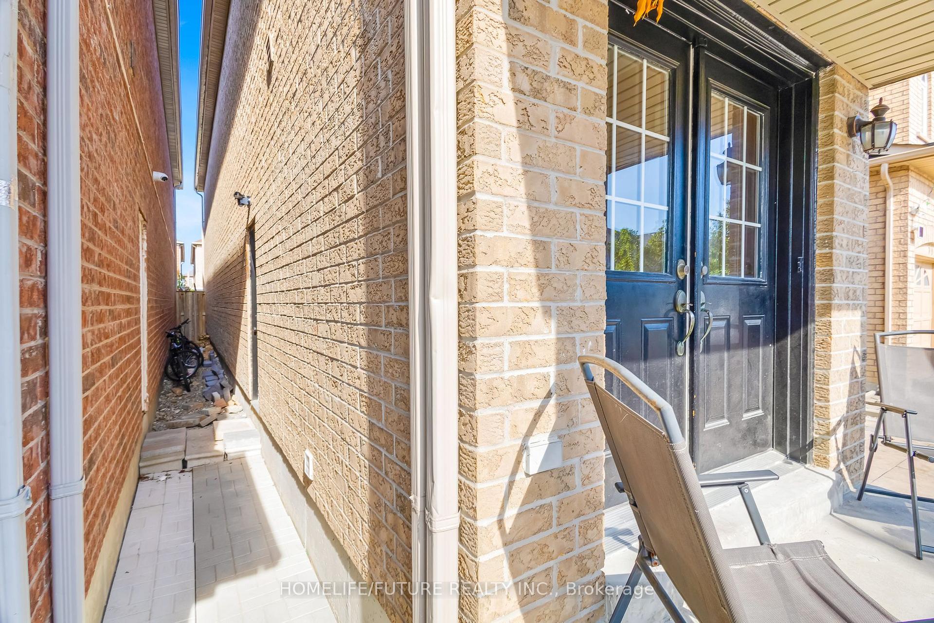 Photo 5 of 84 Jack Monkman Crescent, Markham, Cedarwood — HOMEH