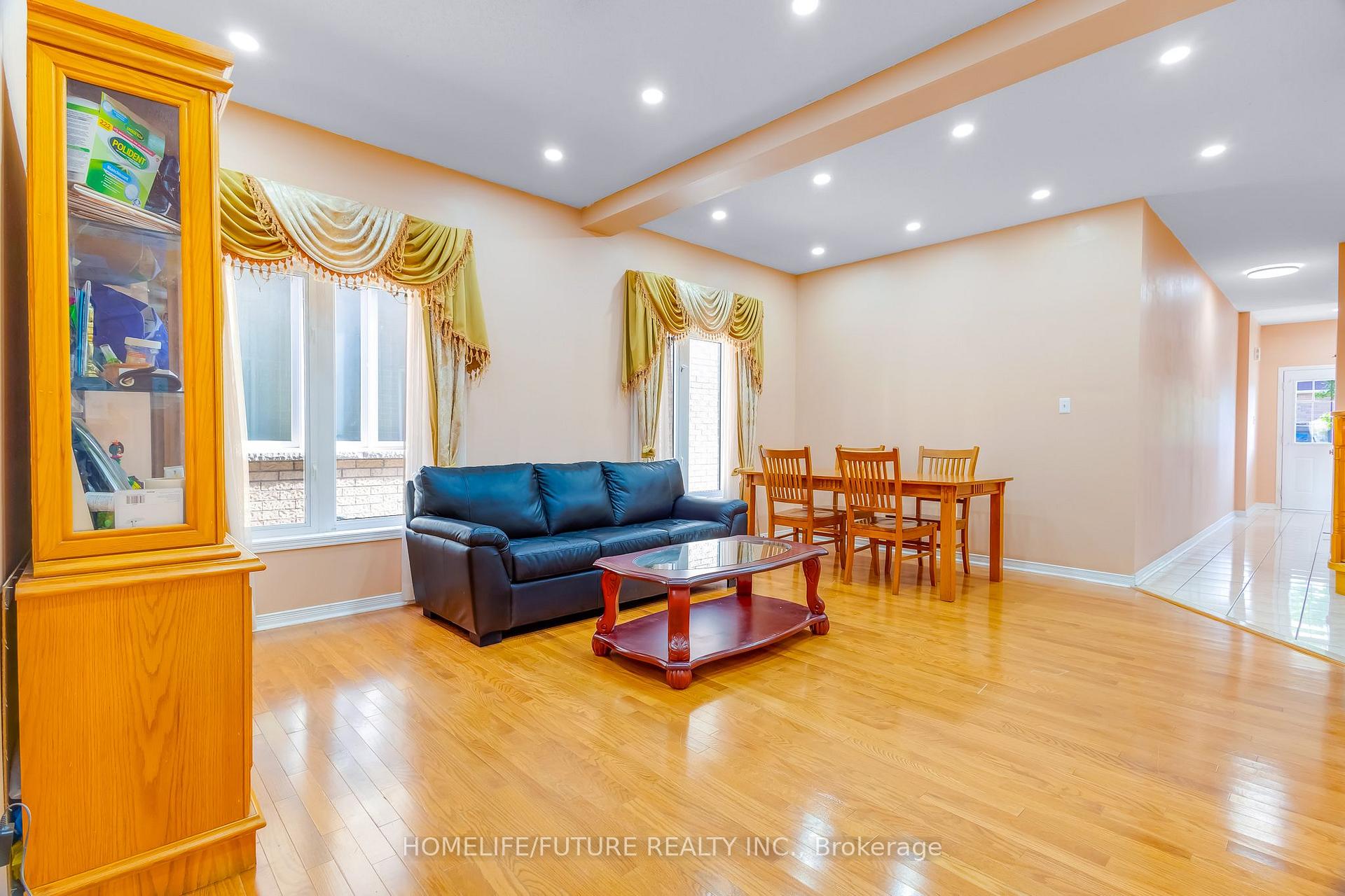 Photo 10 of 84 Jack Monkman Crescent, Markham, Cedarwood — HOMEH