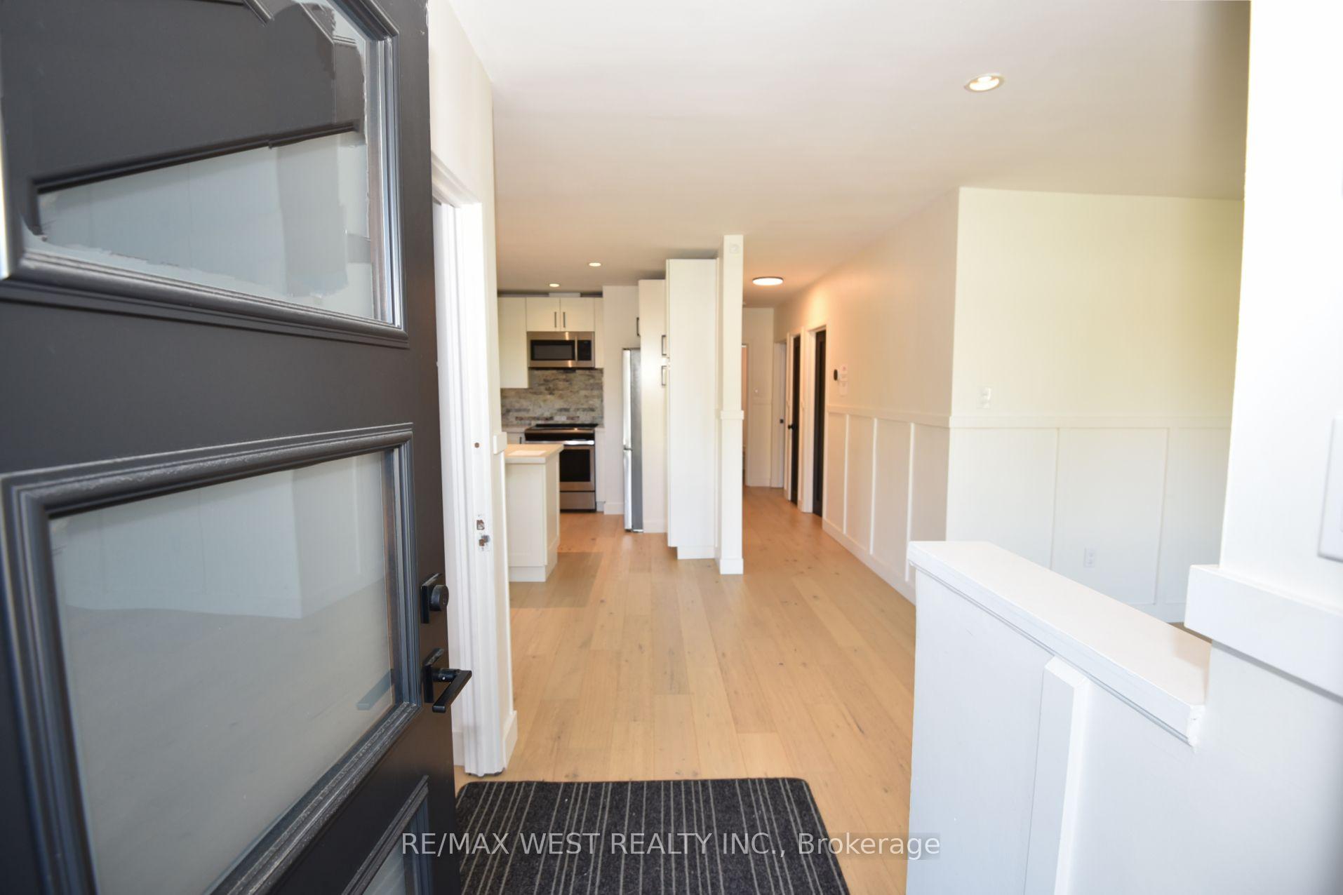 Photo 4 of 922 Centre Street N, Whitby, Williamsburg — HOMEH