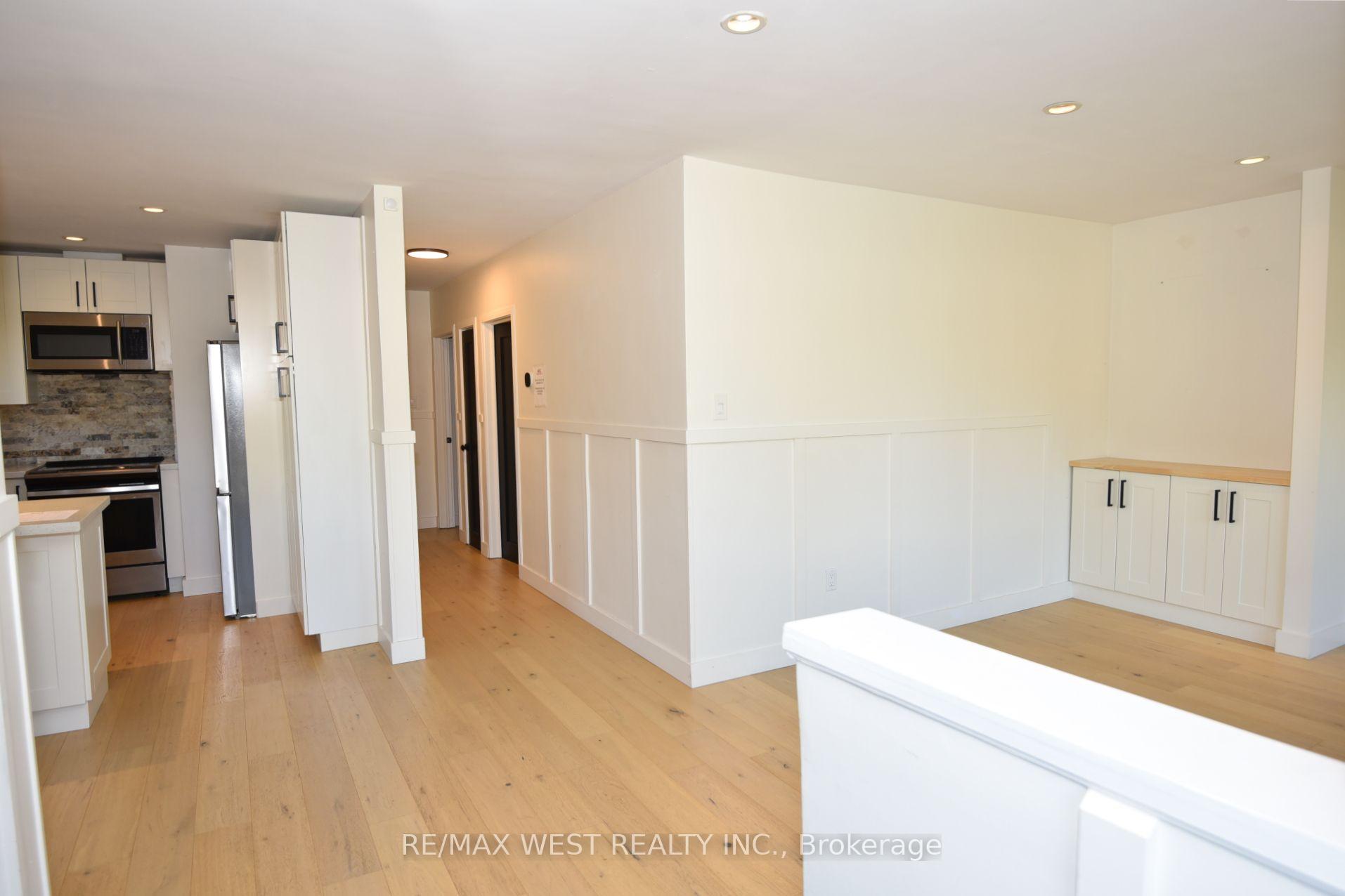 Photo 5 of 922 Centre Street N, Whitby, Williamsburg — HOMEH