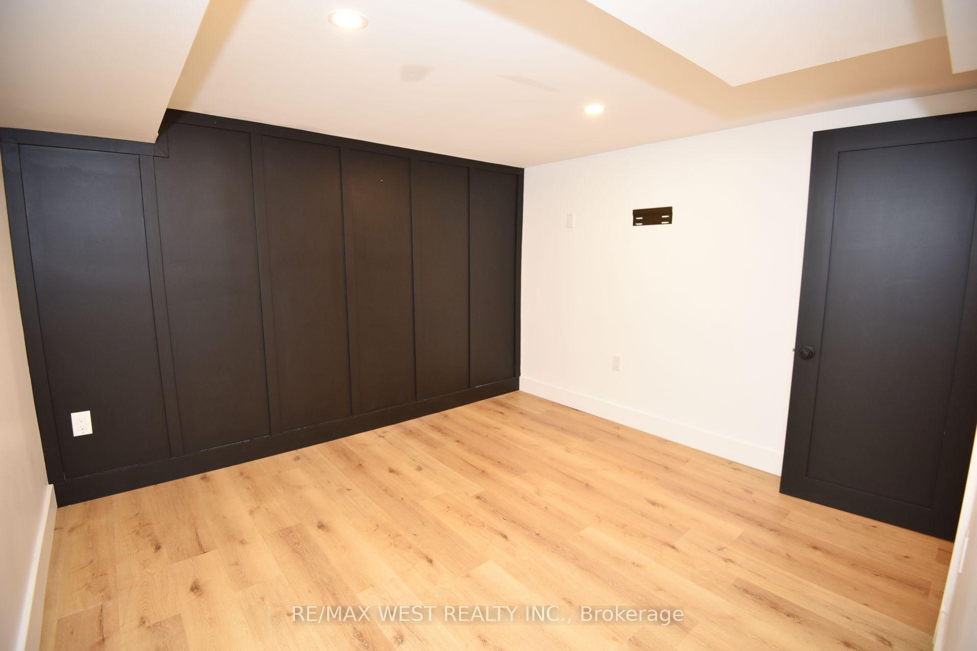 Photo 19 of 922 Centre Street N, Whitby, Williamsburg — HOMEH