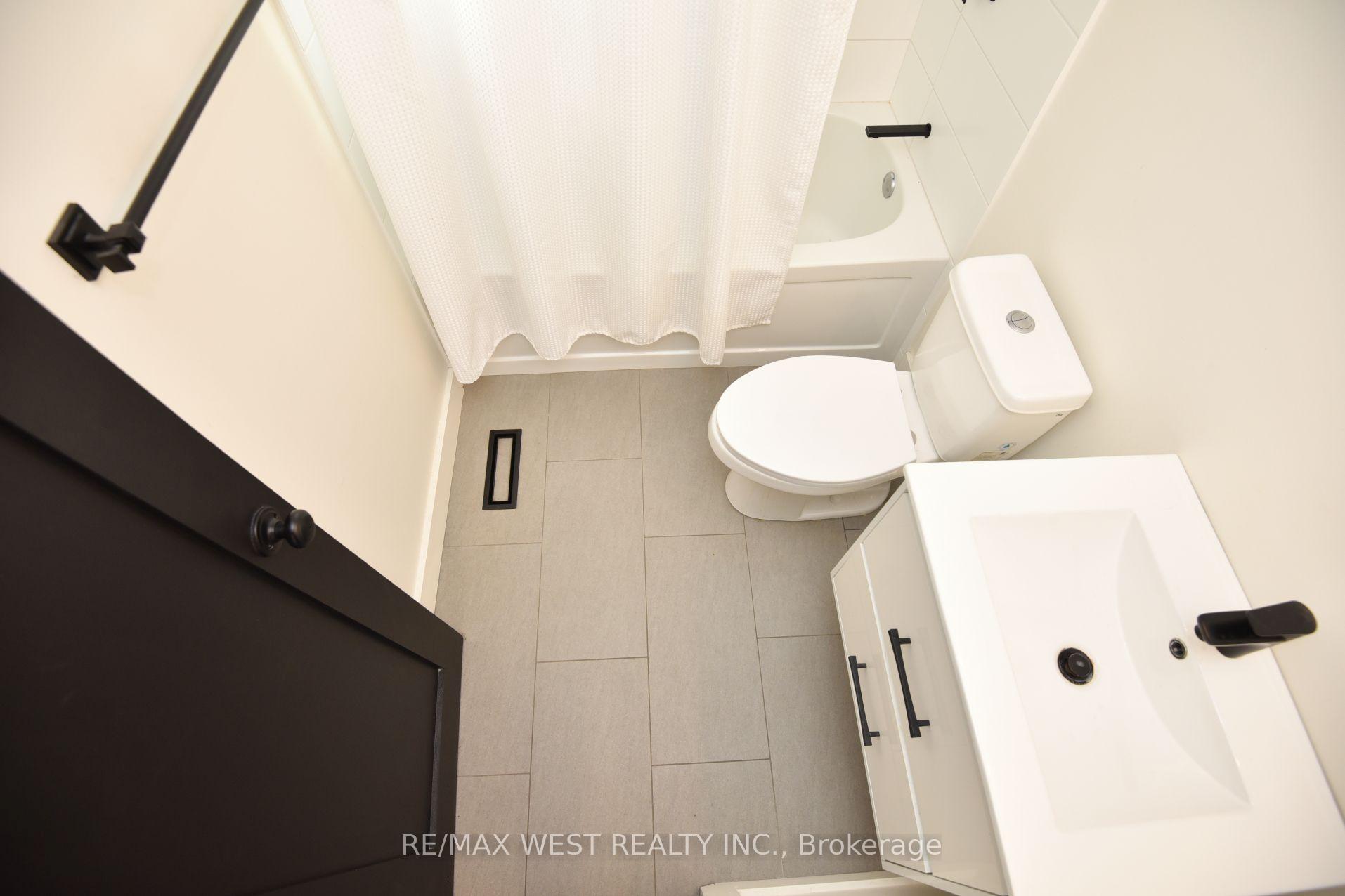 Photo 20 of 922 Centre Street N, Whitby, Williamsburg — HOMEH