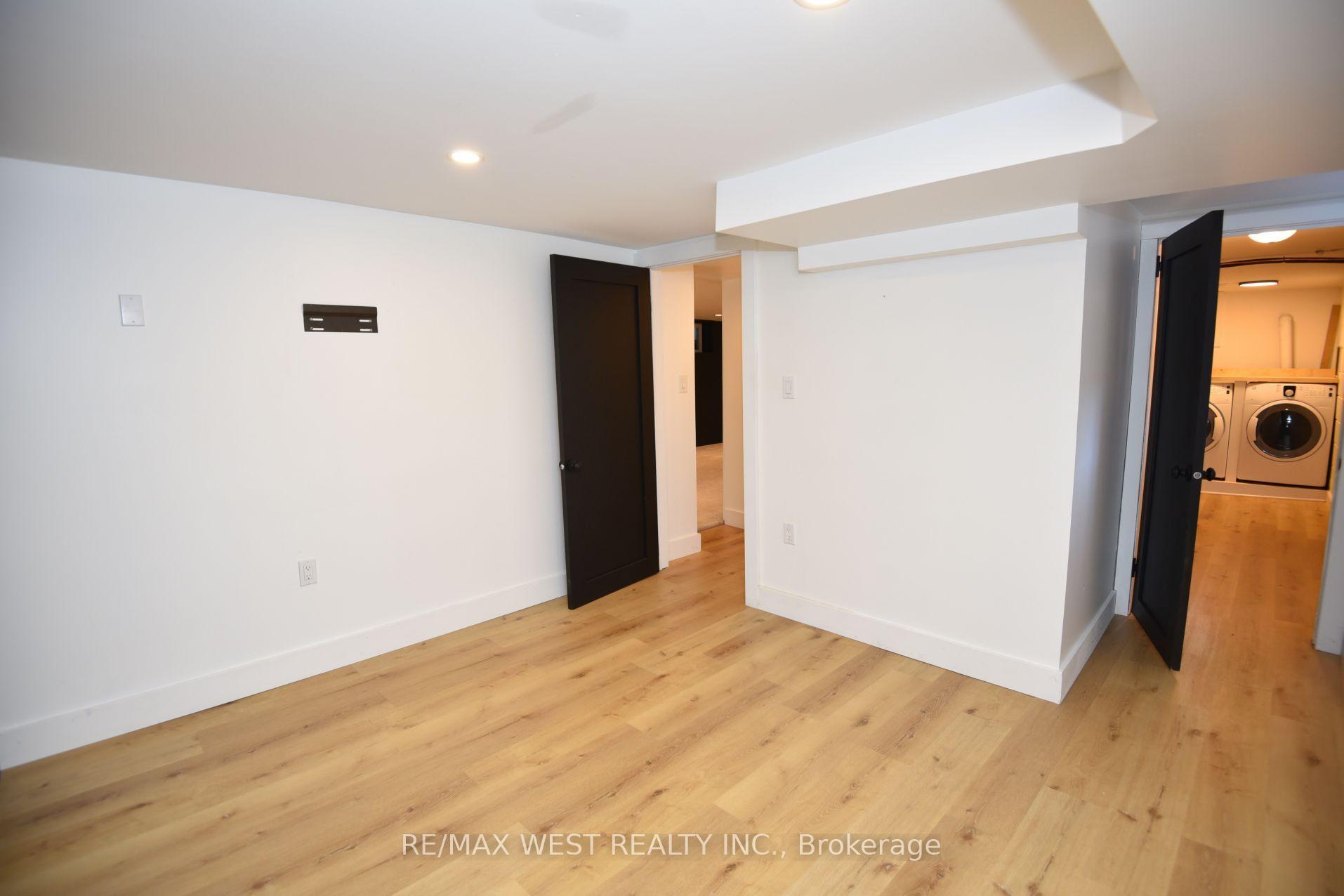 Photo 23 of 922 Centre Street N, Whitby, Williamsburg — HOMEH