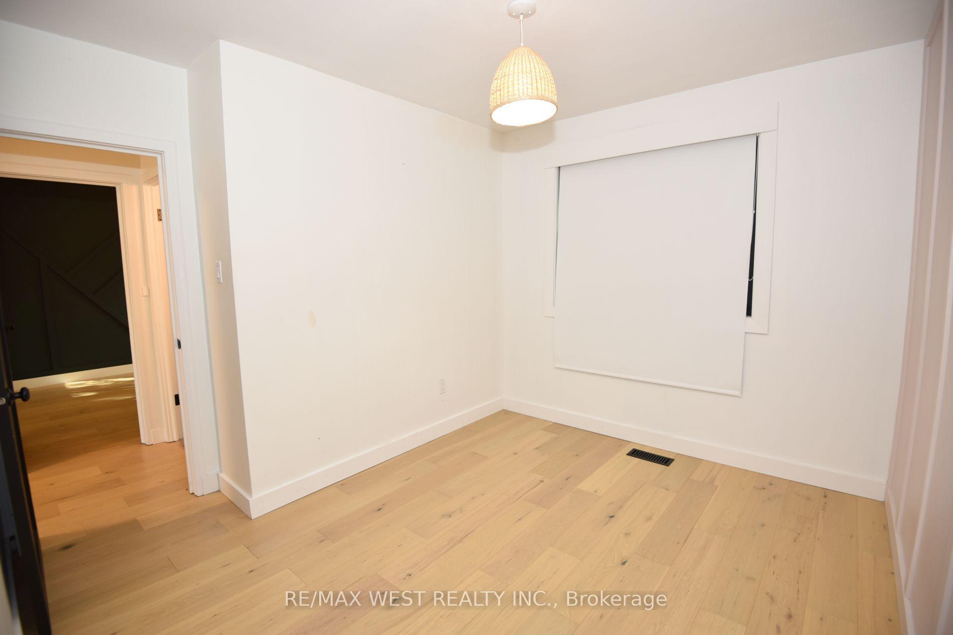 Photo 29 of 922 Centre Street N, Whitby, Williamsburg — HOMEH