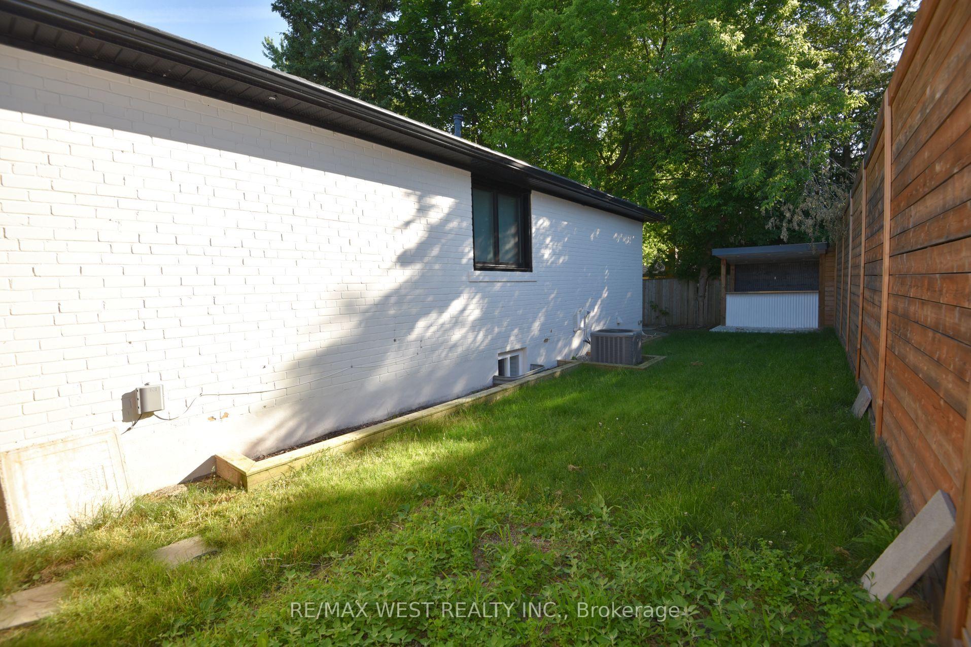 Photo 42 of 922 Centre Street N, Whitby, Williamsburg — HOMEH