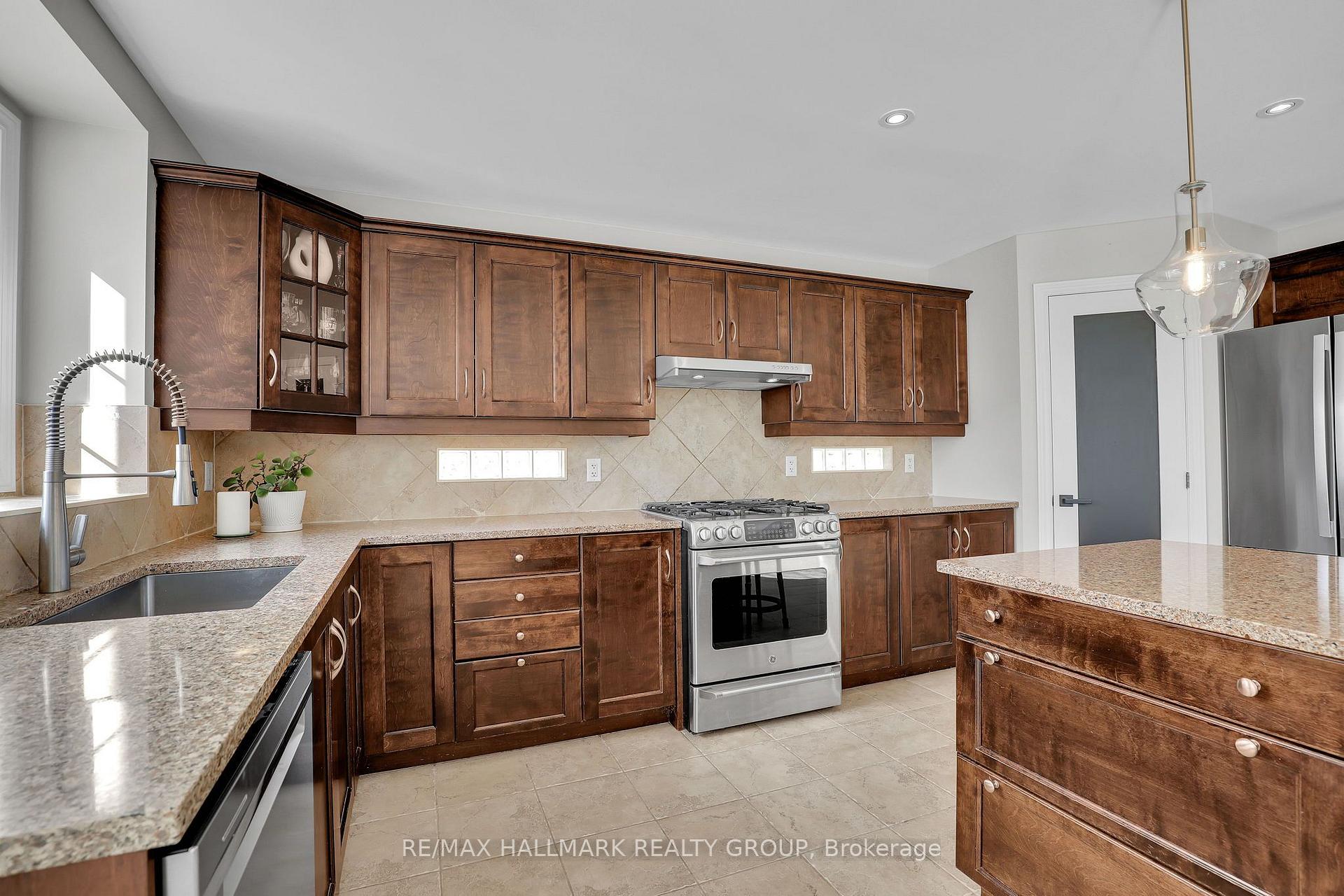 Photo 10 of 56 Golflinks Drive, Ottawa, Barrhaven - Stonebridge — HOMEH