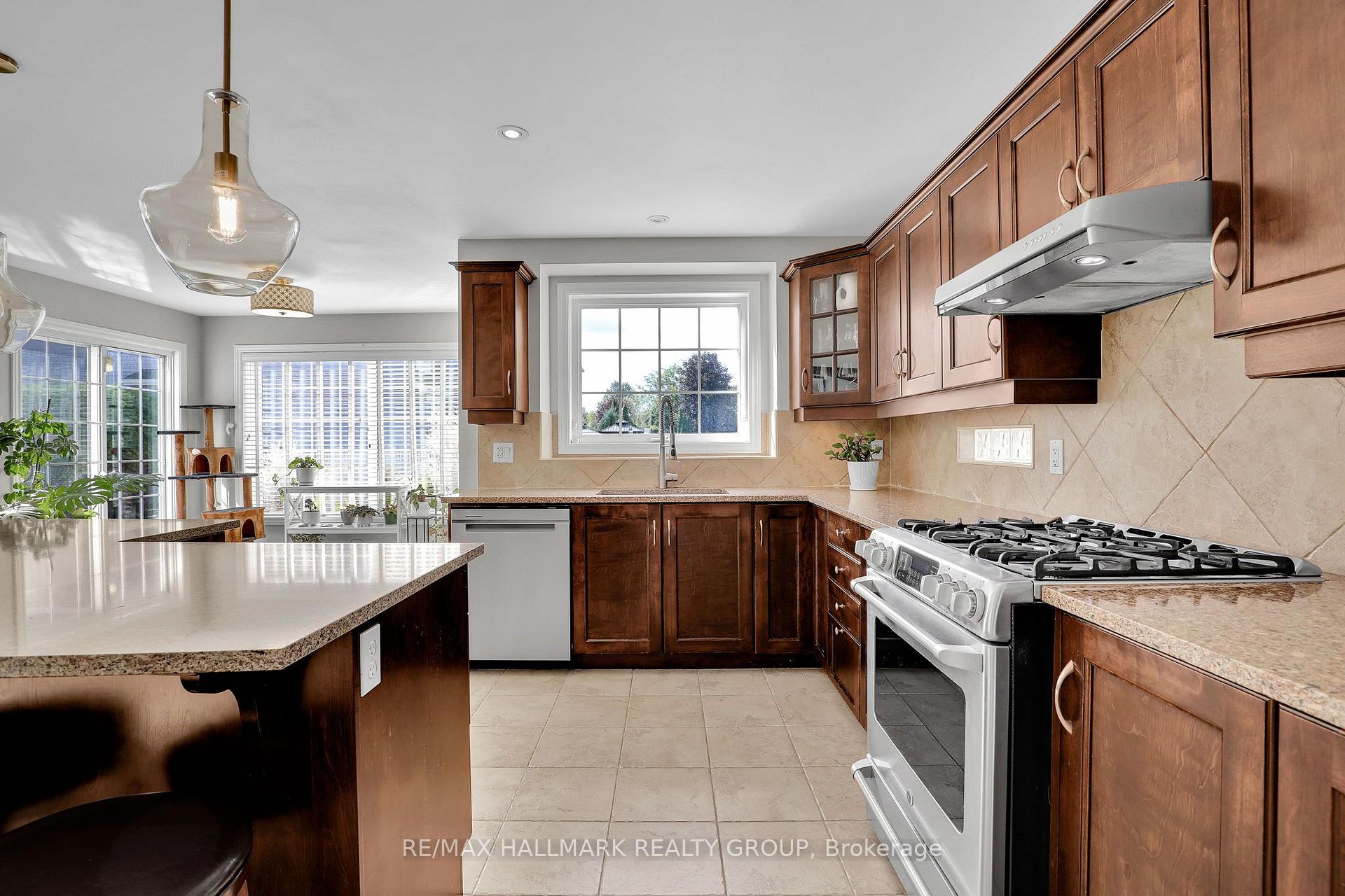 Photo 11 of 56 Golflinks Drive, Ottawa, Barrhaven - Stonebridge — HOMEH