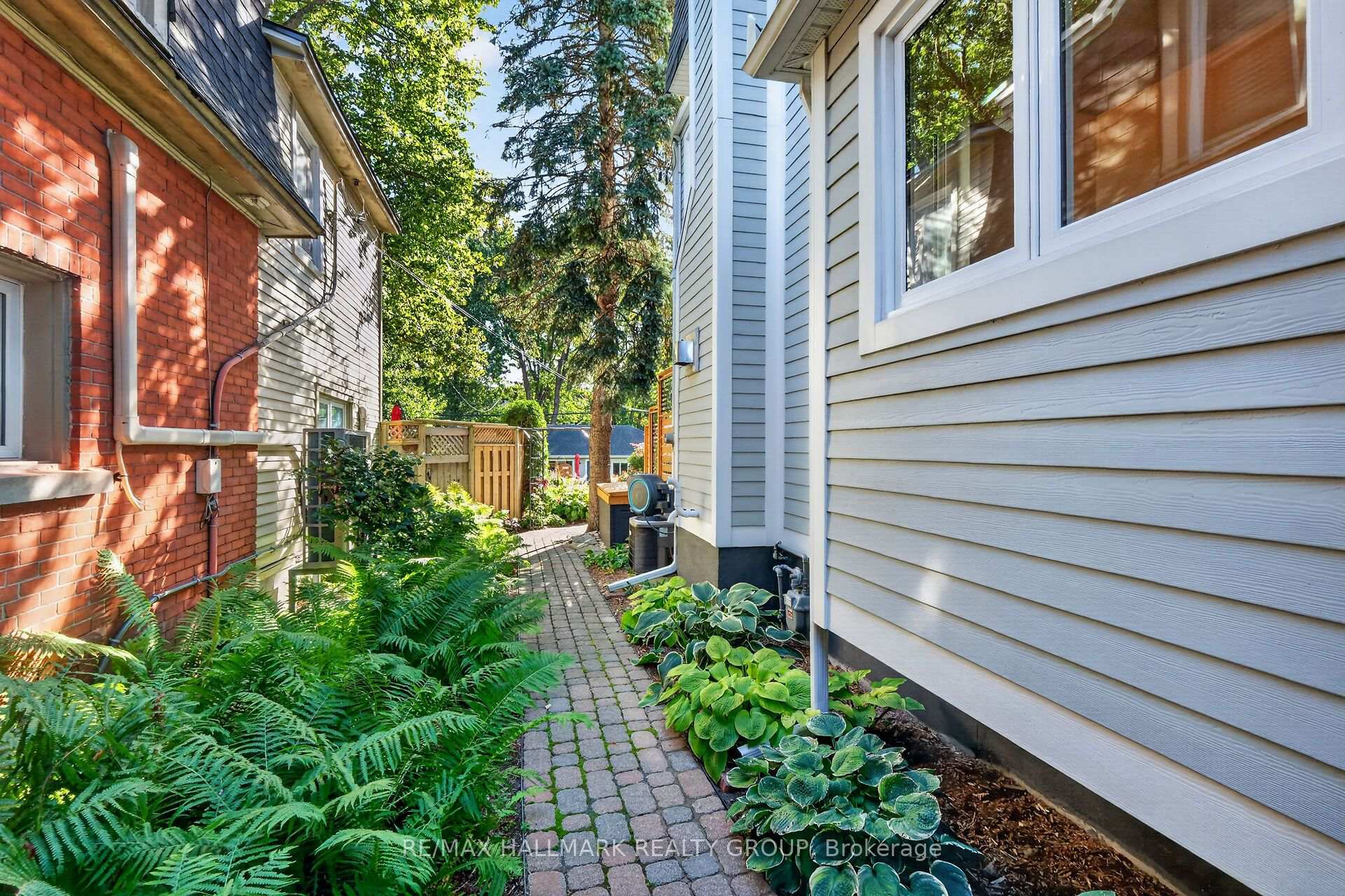 Photo 5 of 151 Crichton Street, Ottawa, New Edinburgh — HOMEH