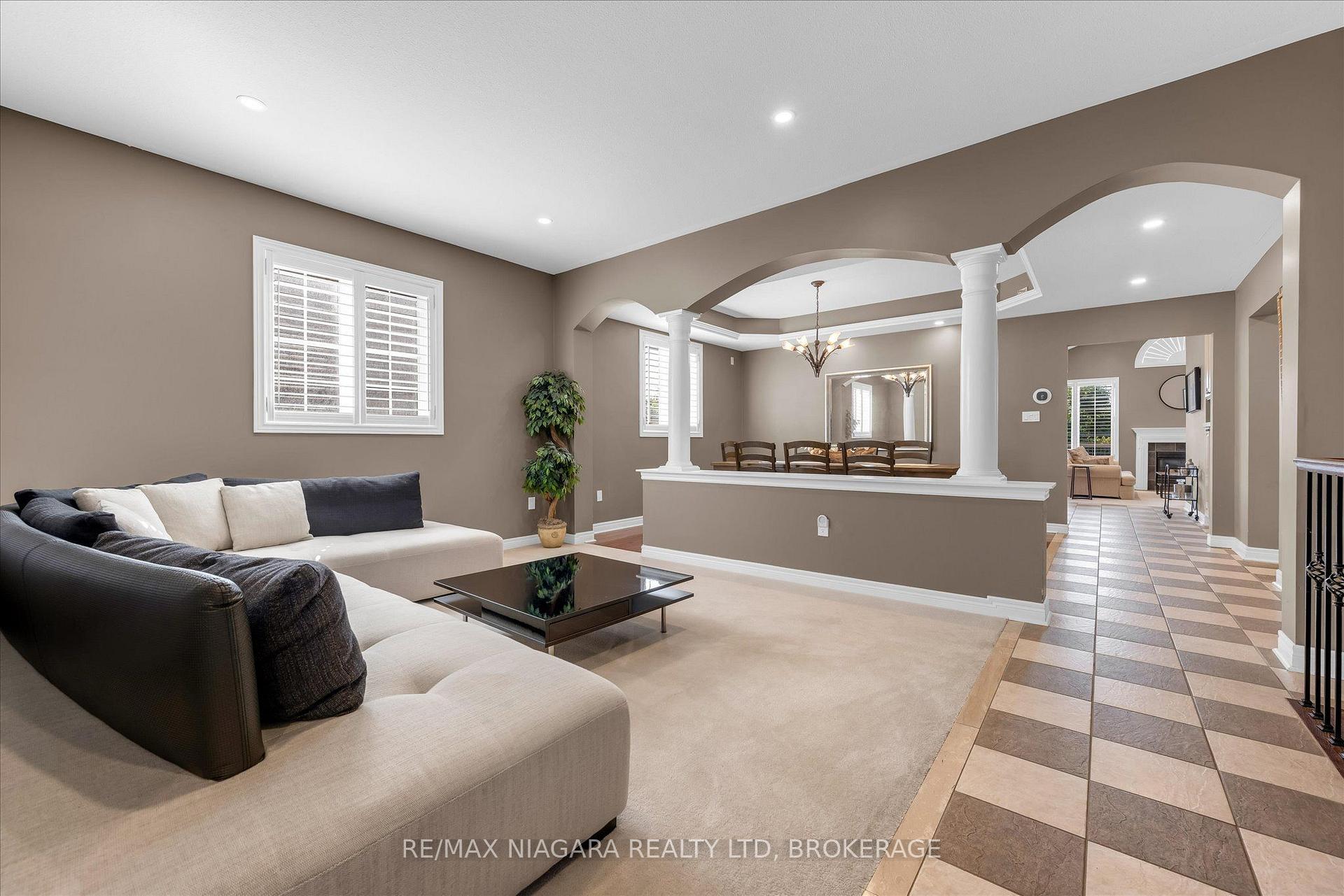 Photo 3 of 404 Wright Crescent, Niagara-on-the-Lake, Glendale — HOMEH