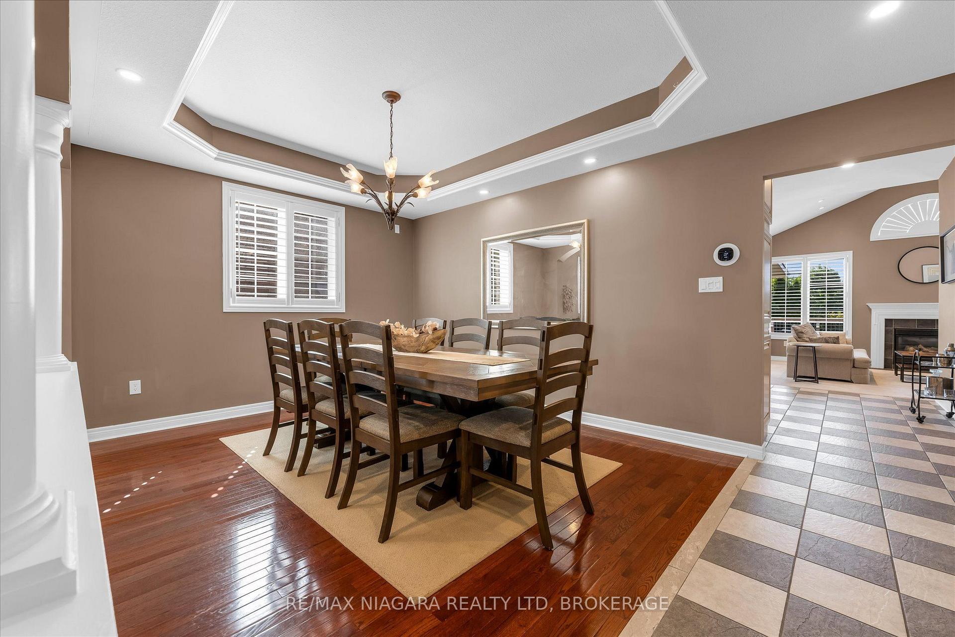 Photo 4 of 404 Wright Crescent, Niagara-on-the-Lake, Glendale — HOMEH