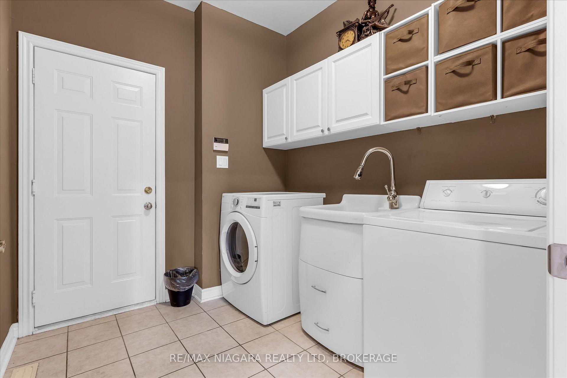 Photo 5 of 404 Wright Crescent, Niagara-on-the-Lake, Glendale — HOMEH
