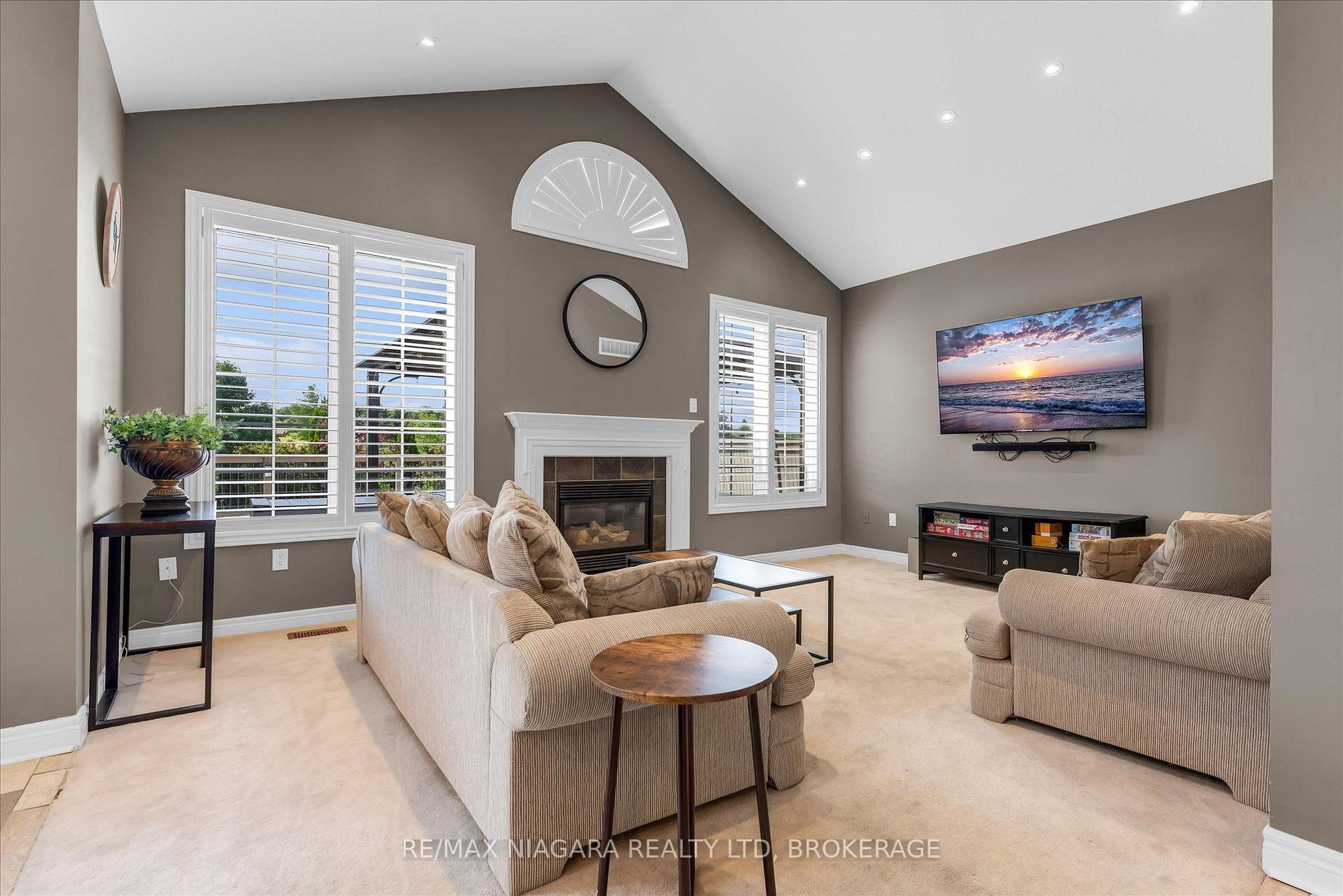 Photo 15 of 404 Wright Crescent, Niagara-on-the-Lake, Glendale — HOMEH
