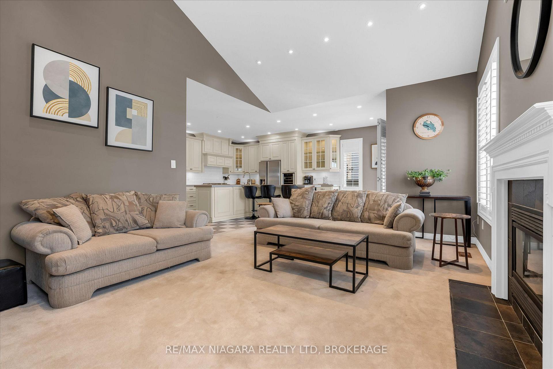 Photo 16 of 404 Wright Crescent, Niagara-on-the-Lake, Glendale — HOMEH