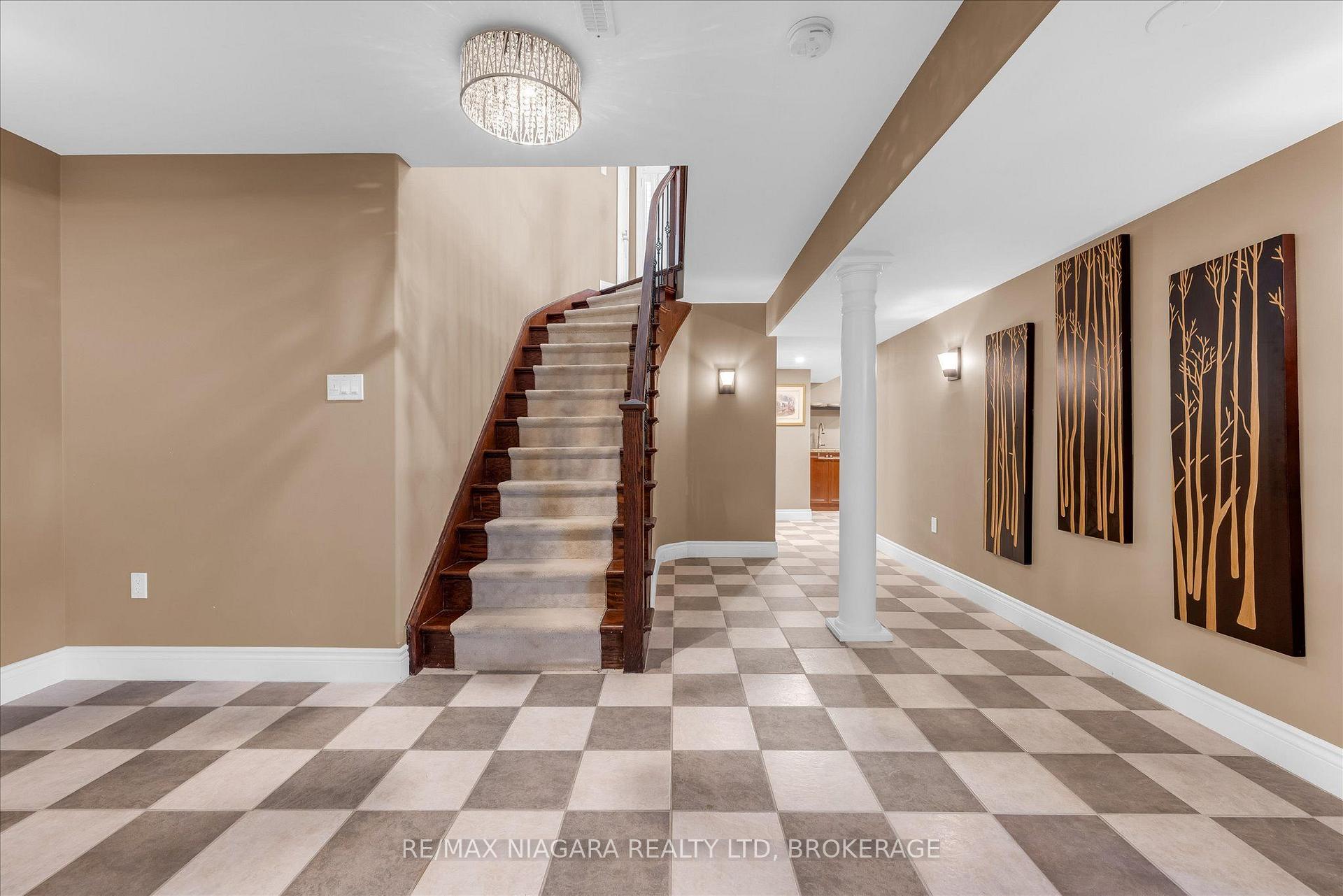 Photo 17 of 404 Wright Crescent, Niagara-on-the-Lake, Glendale — HOMEH