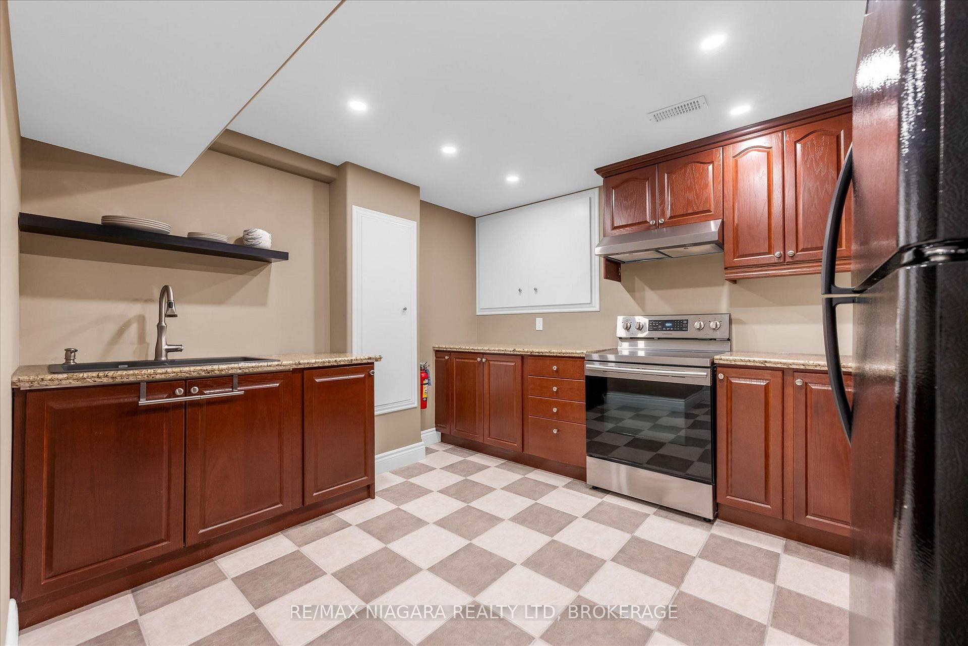 Photo 19 of 404 Wright Crescent, Niagara-on-the-Lake, Glendale — HOMEH