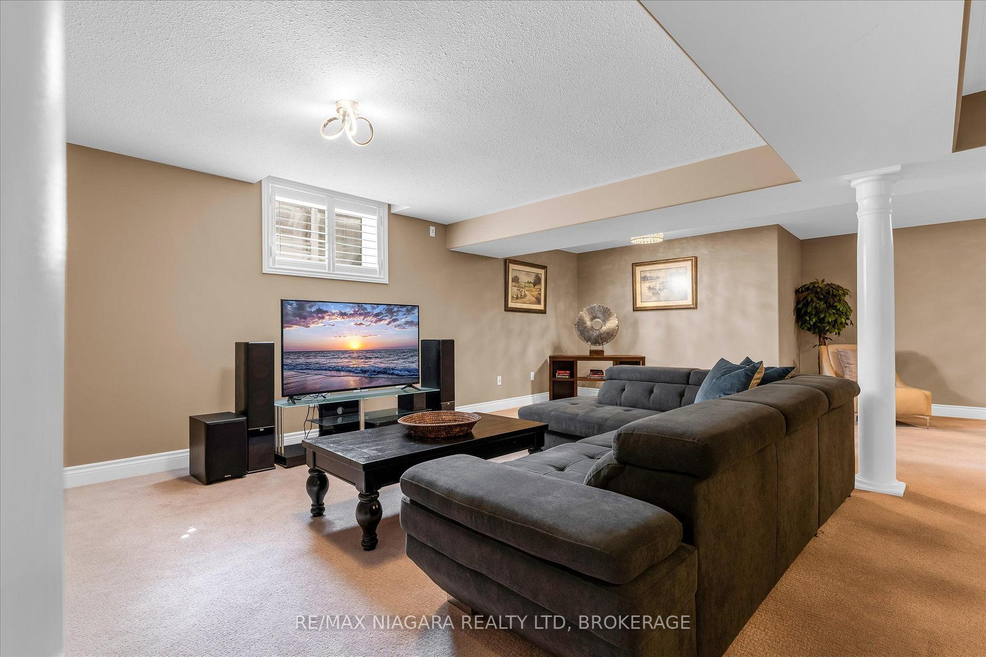 Photo 21 of 404 Wright Crescent, Niagara-on-the-Lake, Glendale — HOMEH