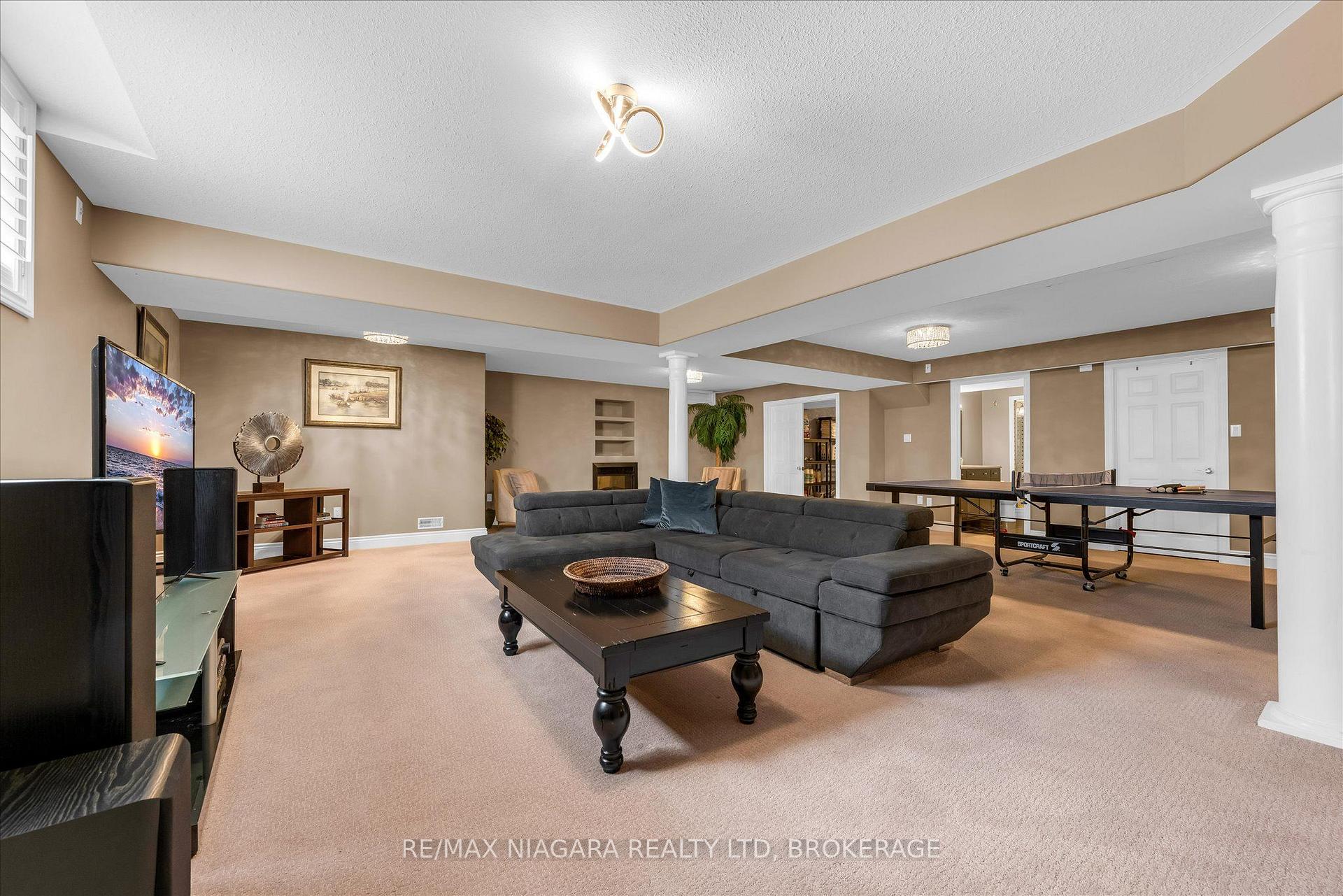 Photo 22 of 404 Wright Crescent, Niagara-on-the-Lake, Glendale — HOMEH