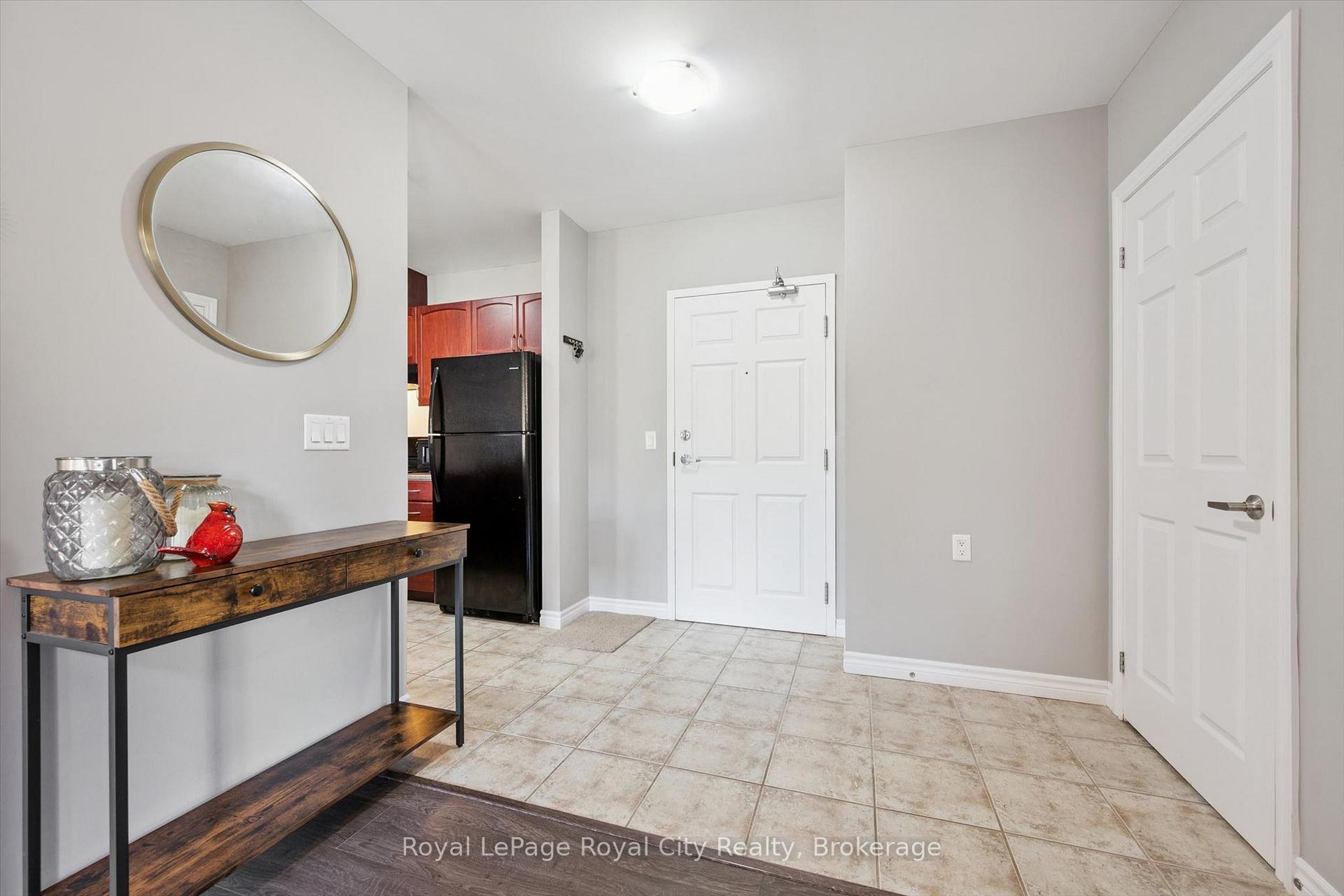 Photo 4 of Unit 113, 2 Colonial Drive, Guelph, Pineridge/Westminster Woods — HOMEH