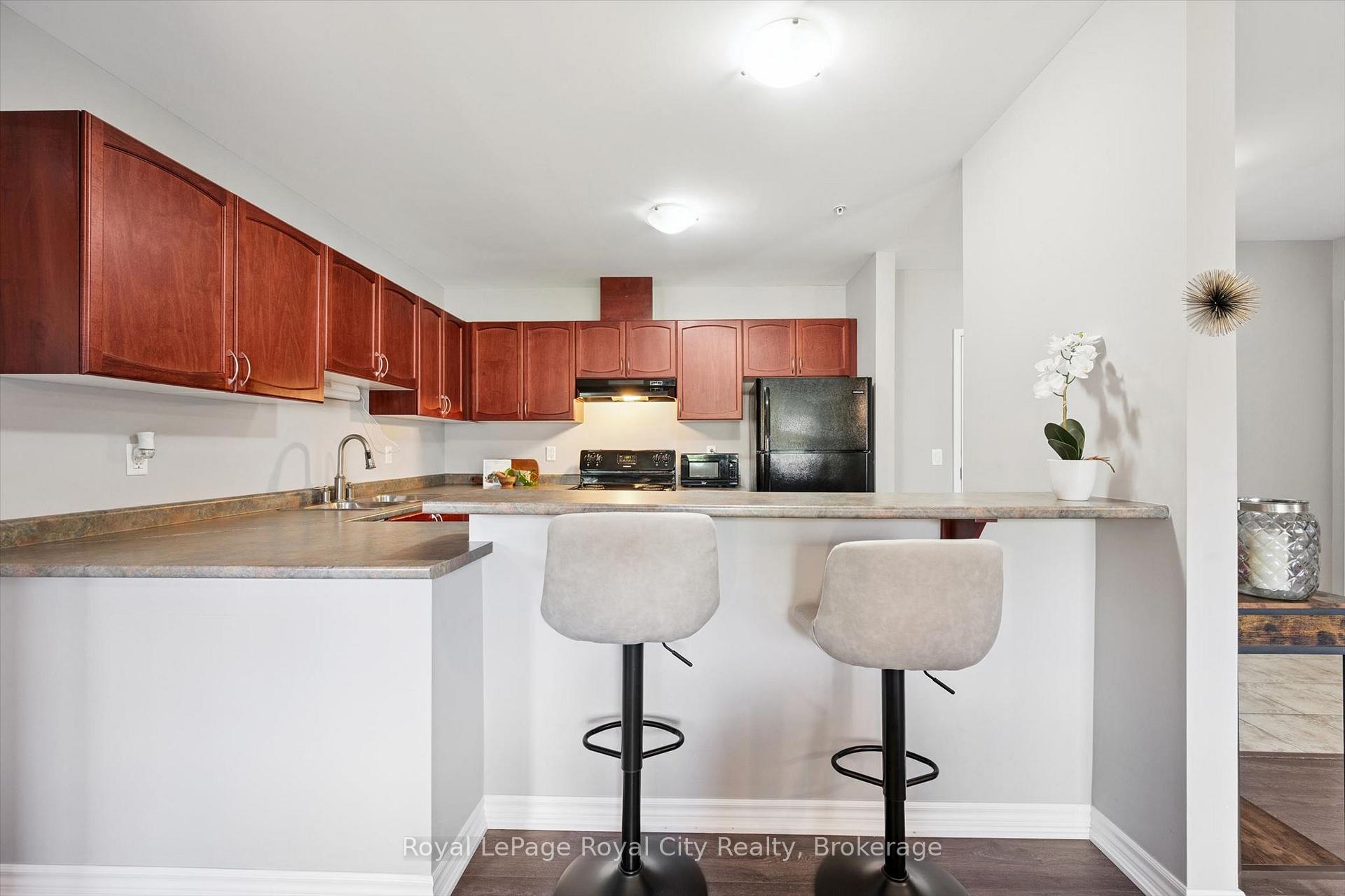 Photo 9 of Unit 113, 2 Colonial Drive, Guelph, Pineridge/Westminster Woods — HOMEH