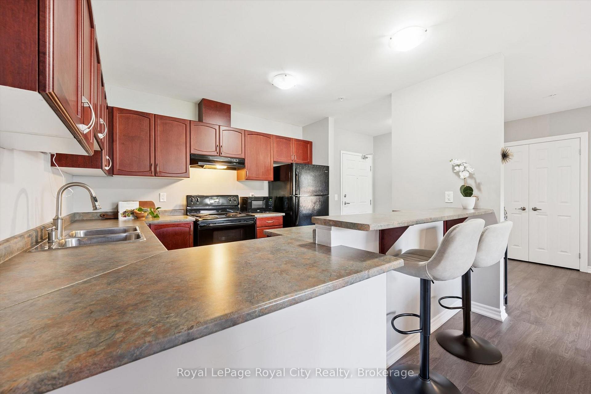 Photo 10 of Unit 113, 2 Colonial Drive, Guelph, Pineridge/Westminster Woods — HOMEH