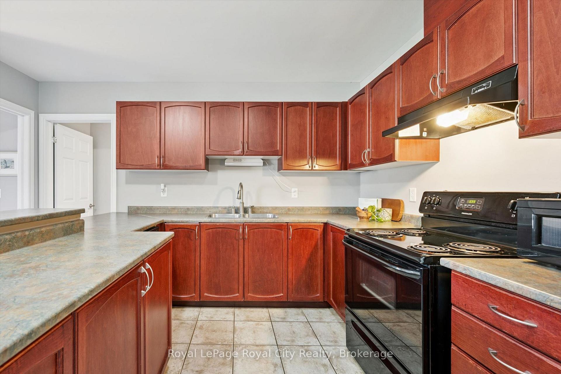 Photo 12 of Unit 113, 2 Colonial Drive, Guelph, Pineridge/Westminster Woods — HOMEH