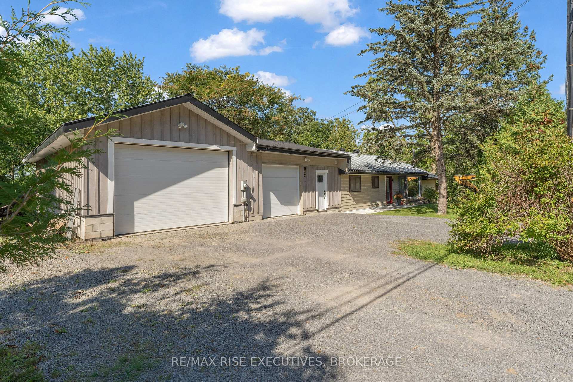 Photo 4 of 1664 Shore Road, Kingston, City North of 401 — HOMEH