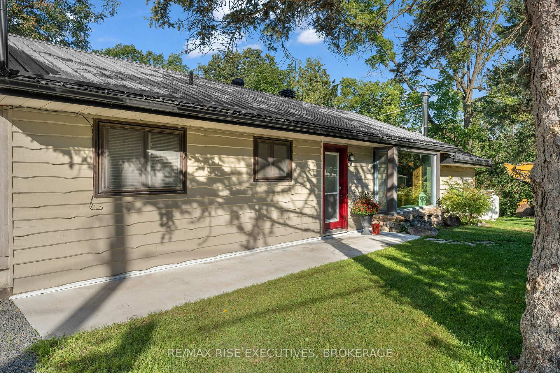 Photo 6 of 1664 Shore Road, Kingston, City North of 401 — HOMEH
