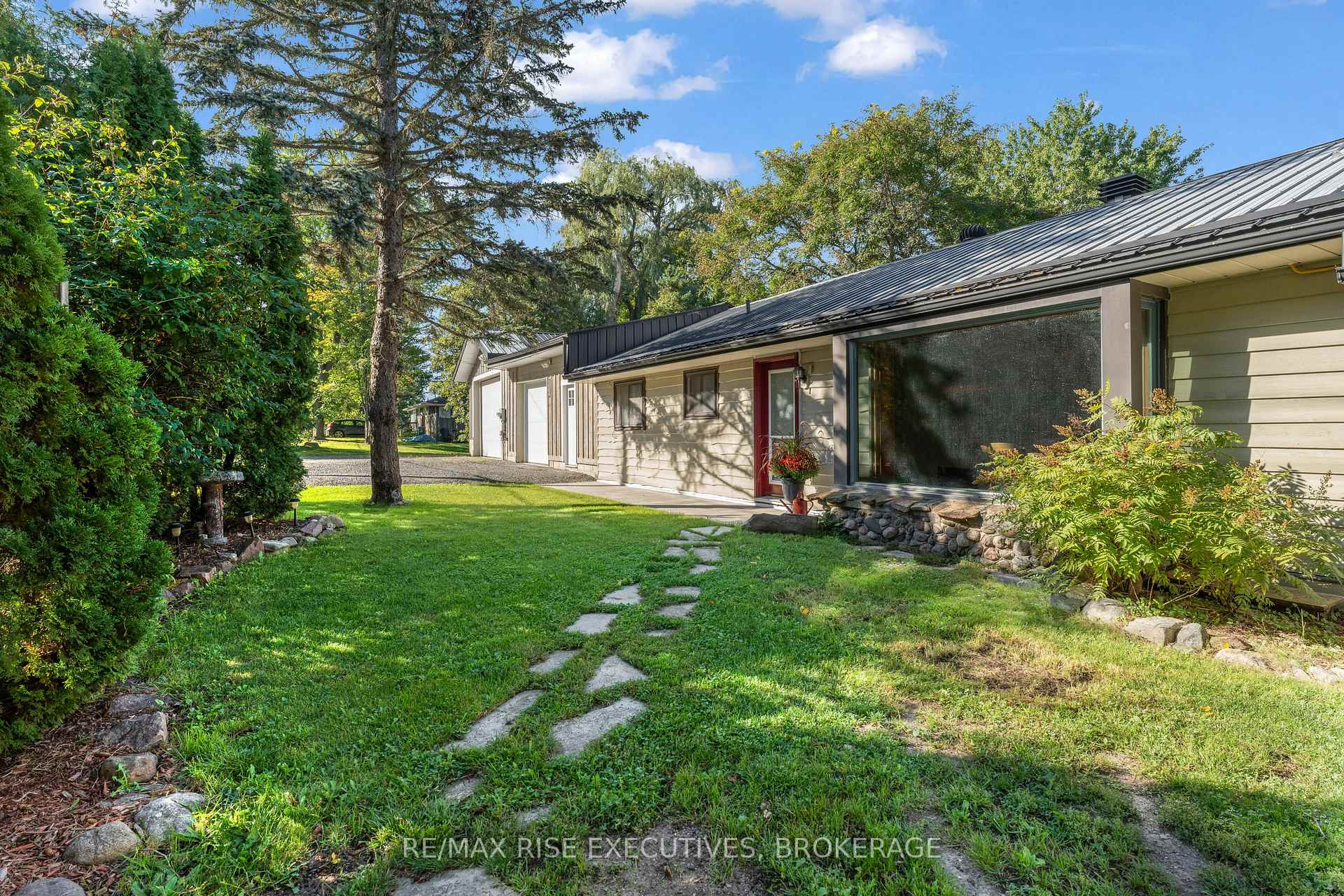 Photo 7 of 1664 Shore Road, Kingston, City North of 401 — HOMEH