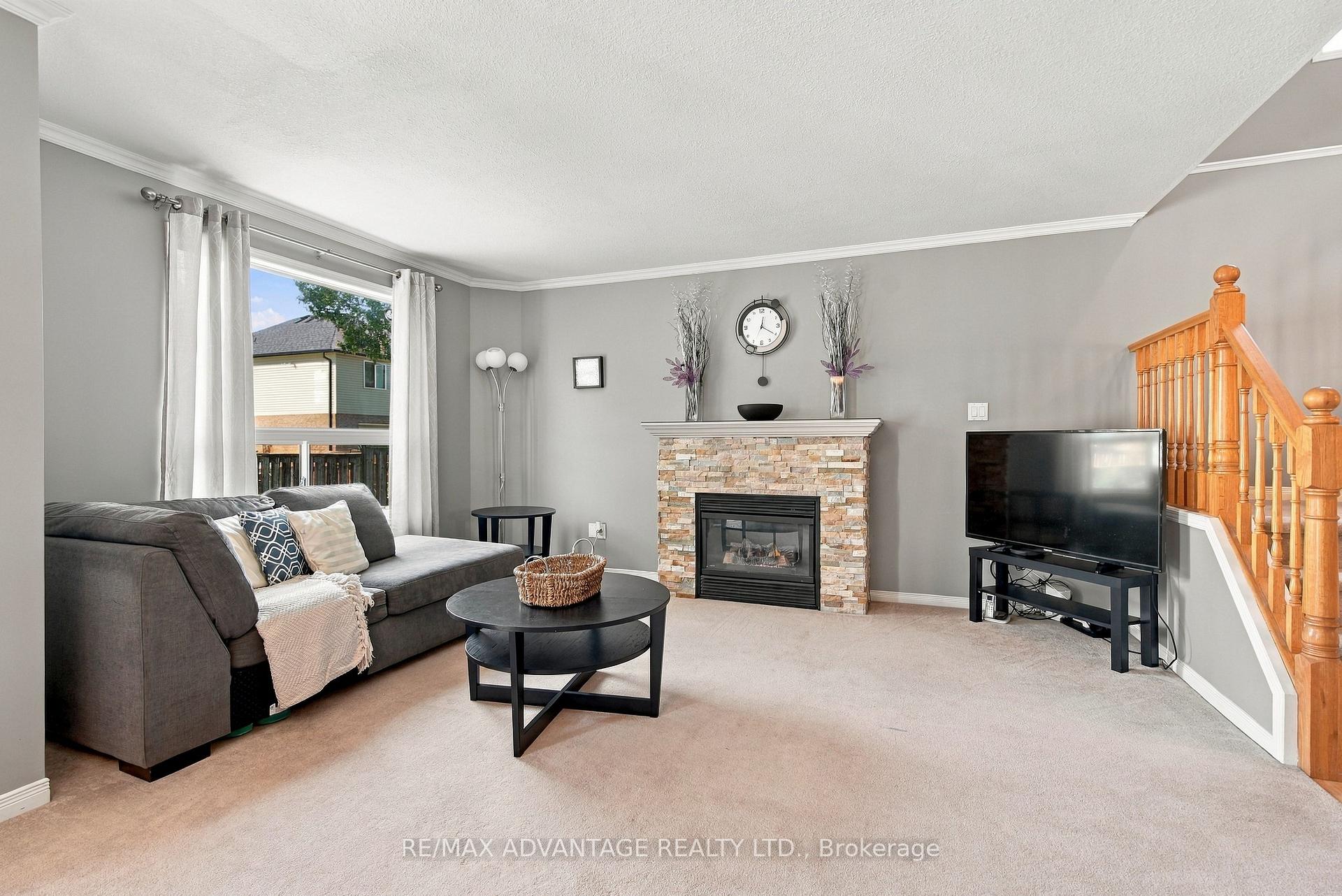 Photo 6 of 744 Blacksmith Street, London, North M — HOMEH