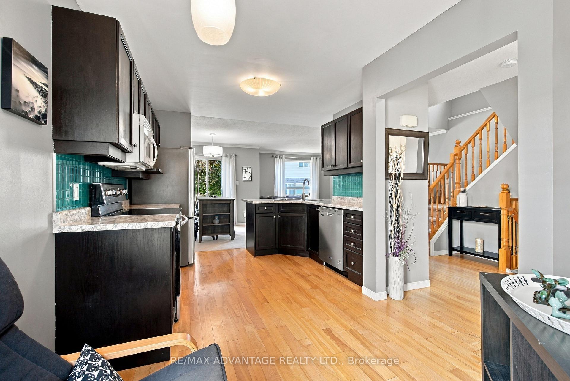 Photo 21 of 744 Blacksmith Street, London, North M — HOMEH