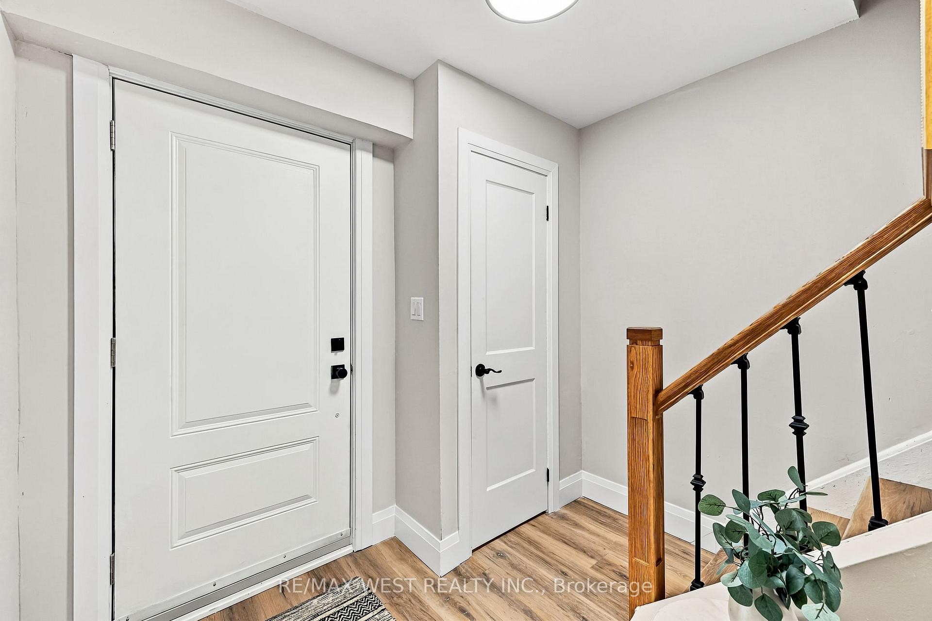 Photo 3 of Unit 3, 721 Cricklewood Drive, Oshawa, Pinecrest — HOMEH