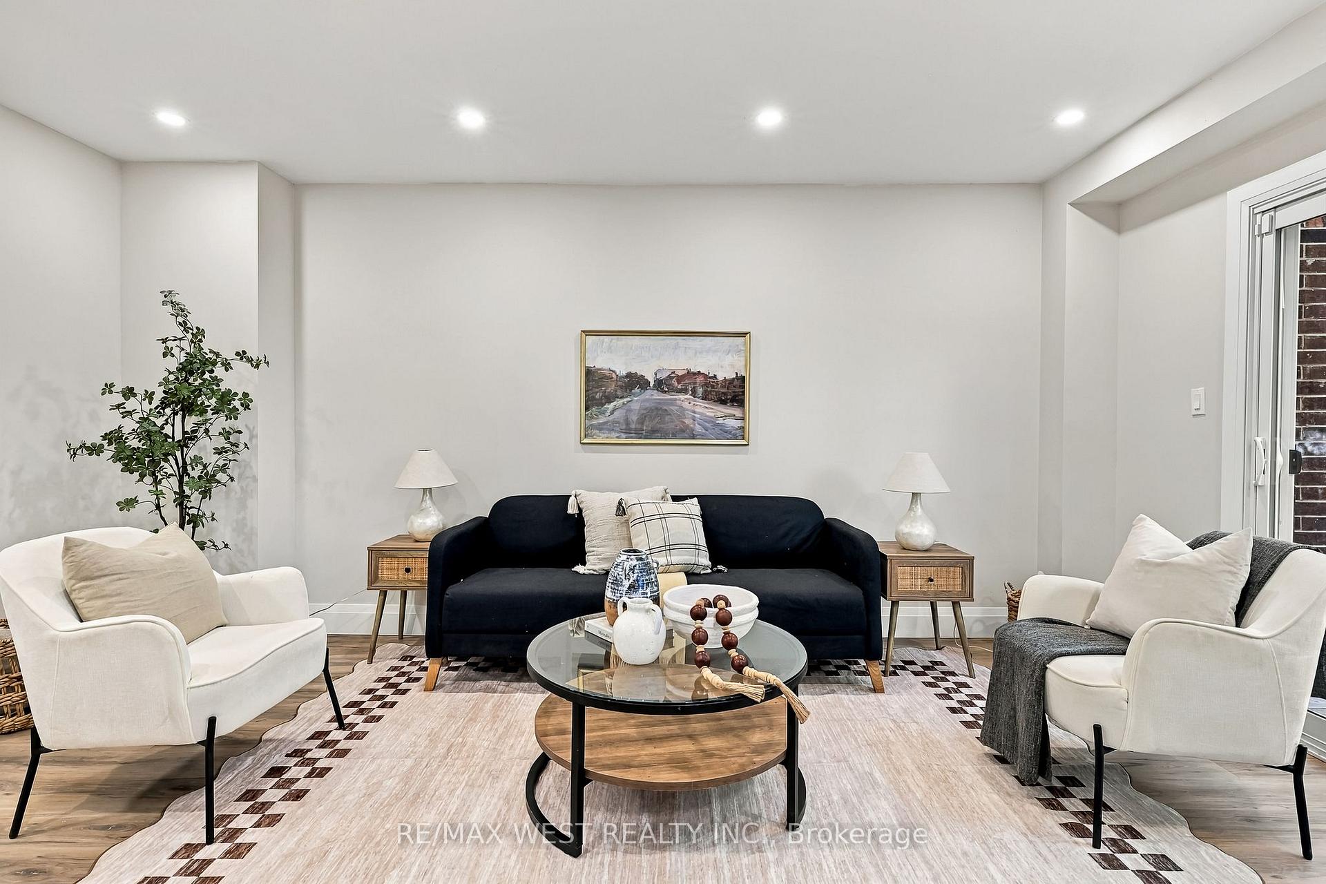 Photo 5 of Unit 3, 721 Cricklewood Drive, Oshawa, Pinecrest — HOMEH