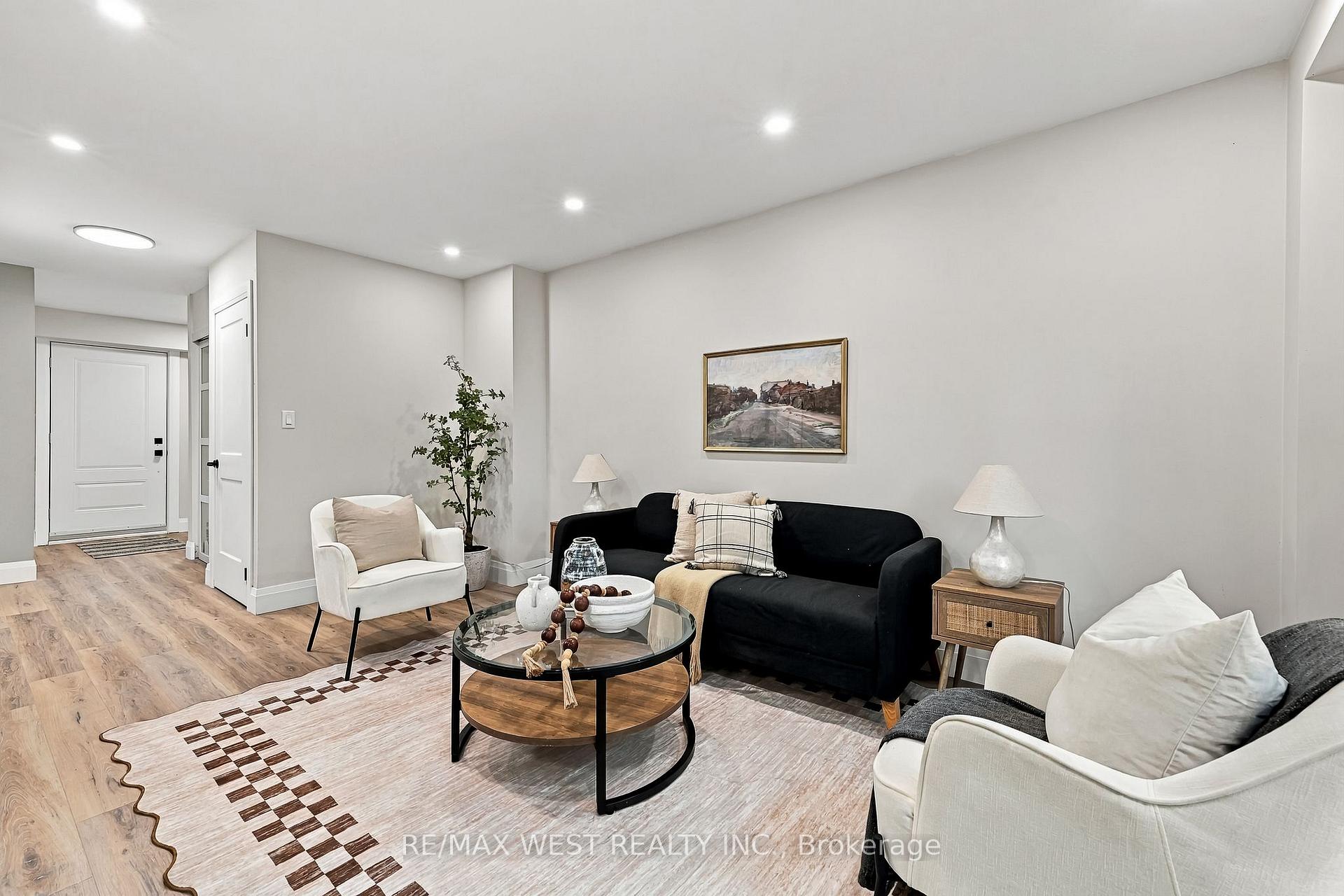 Photo 6 of Unit 3, 721 Cricklewood Drive, Oshawa, Pinecrest — HOMEH