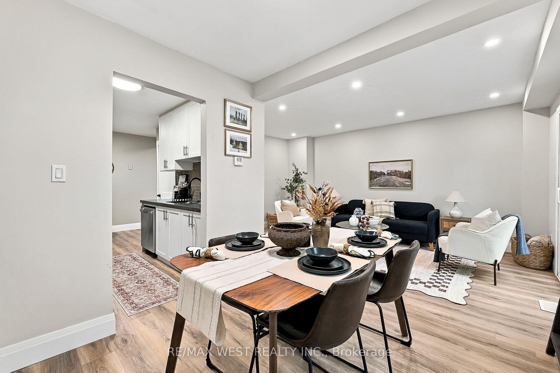 Photo 11 of Unit 3, 721 Cricklewood Drive, Oshawa, Pinecrest — HOMEH