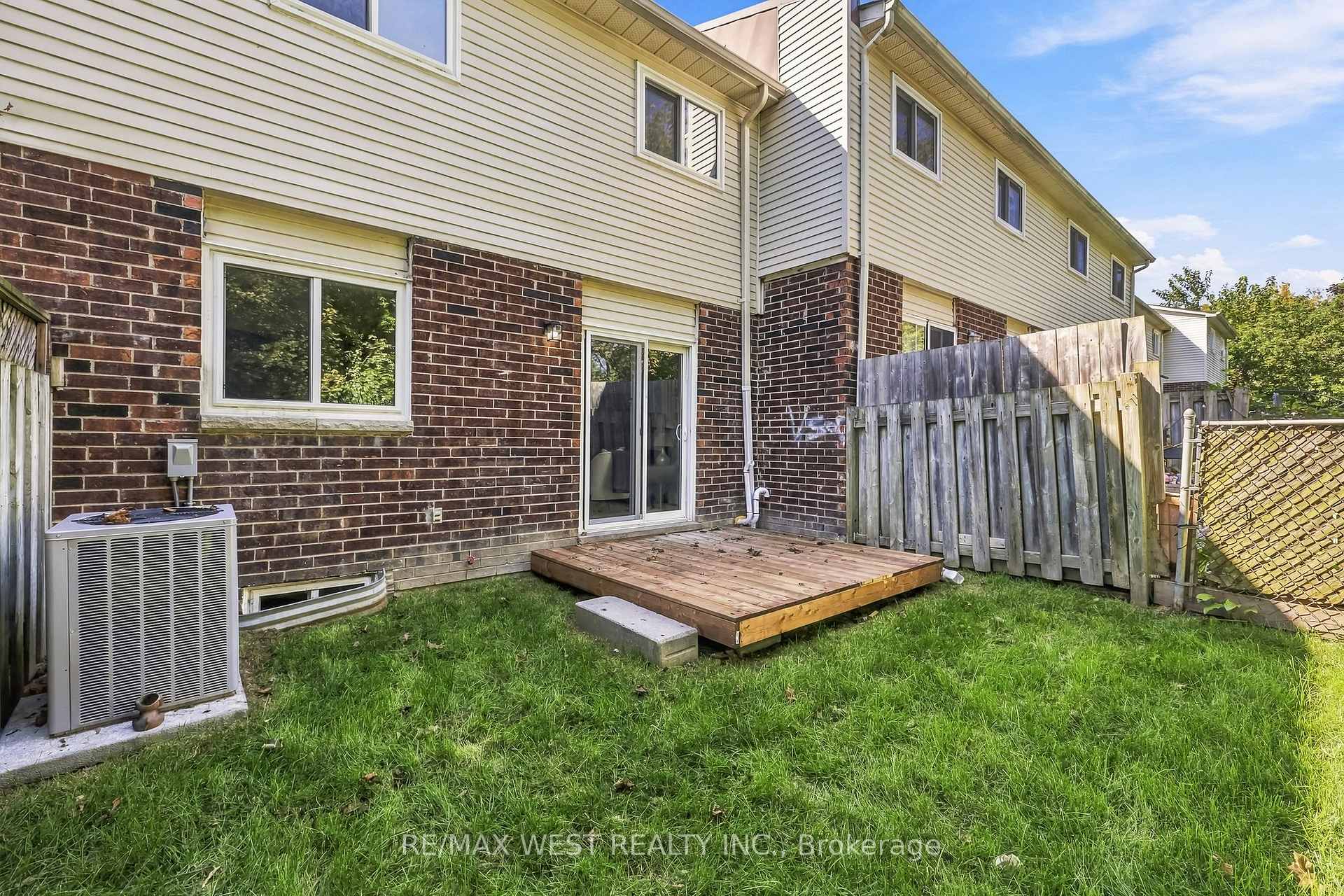 Photo 33 of Unit 3, 721 Cricklewood Drive, Oshawa, Pinecrest — HOMEH