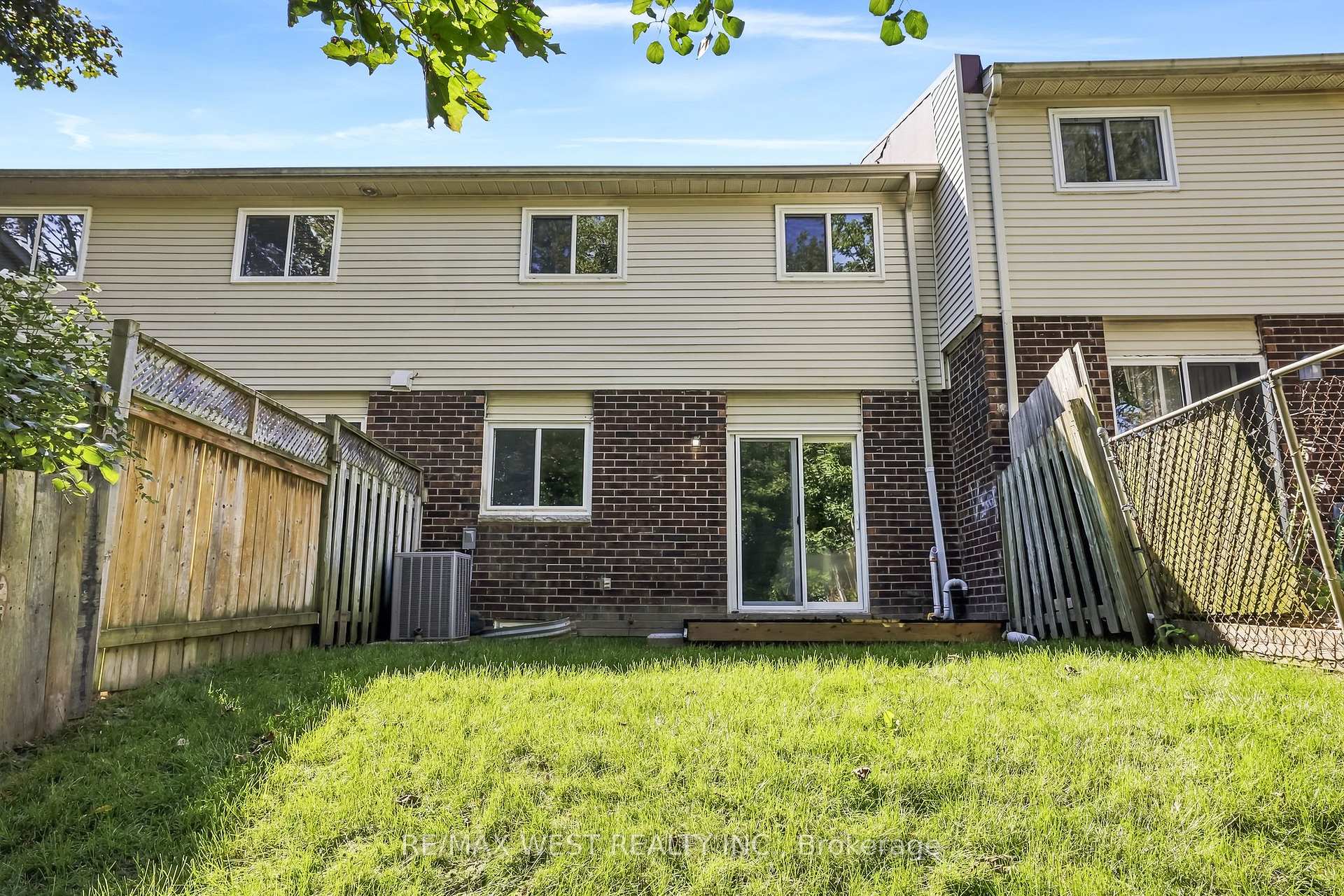 Photo 34 of Unit 3, 721 Cricklewood Drive, Oshawa, Pinecrest — HOMEH
