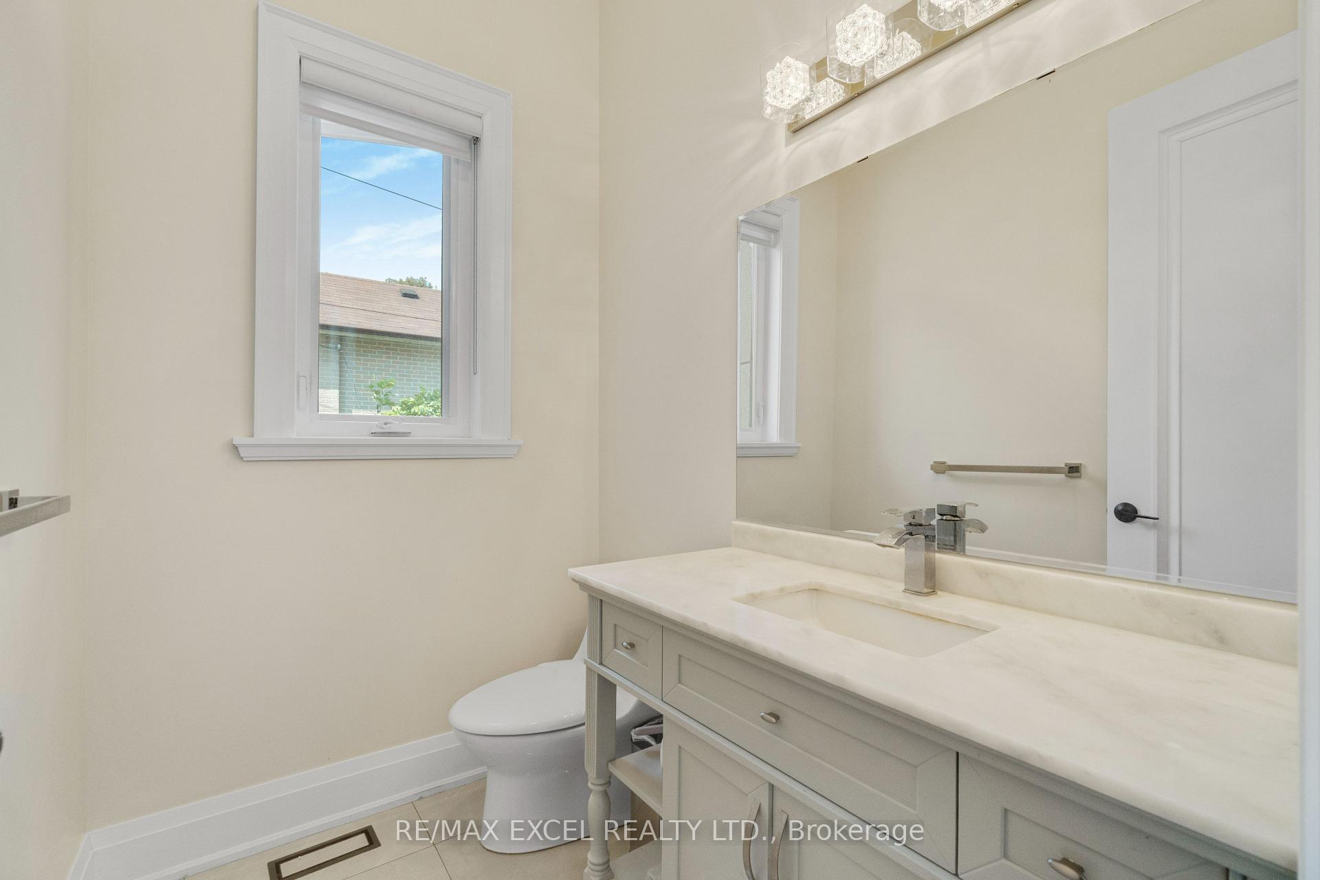 Photo 17 of 49 Kenton Drive, North York, Newtonbrook West — HOMEH