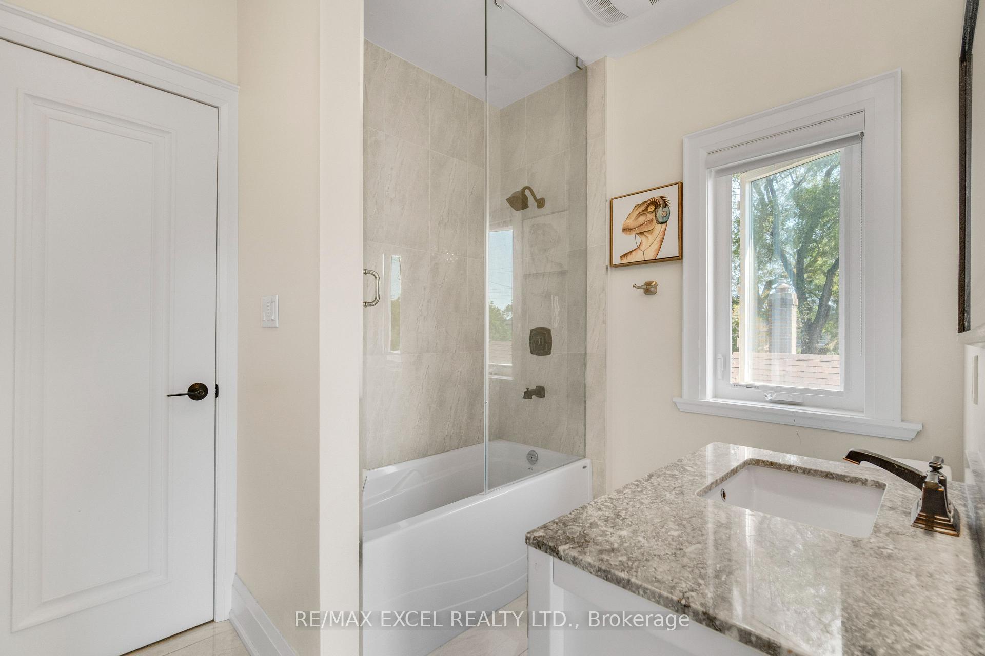 Photo 29 of 49 Kenton Drive, North York, Newtonbrook West — HOMEH