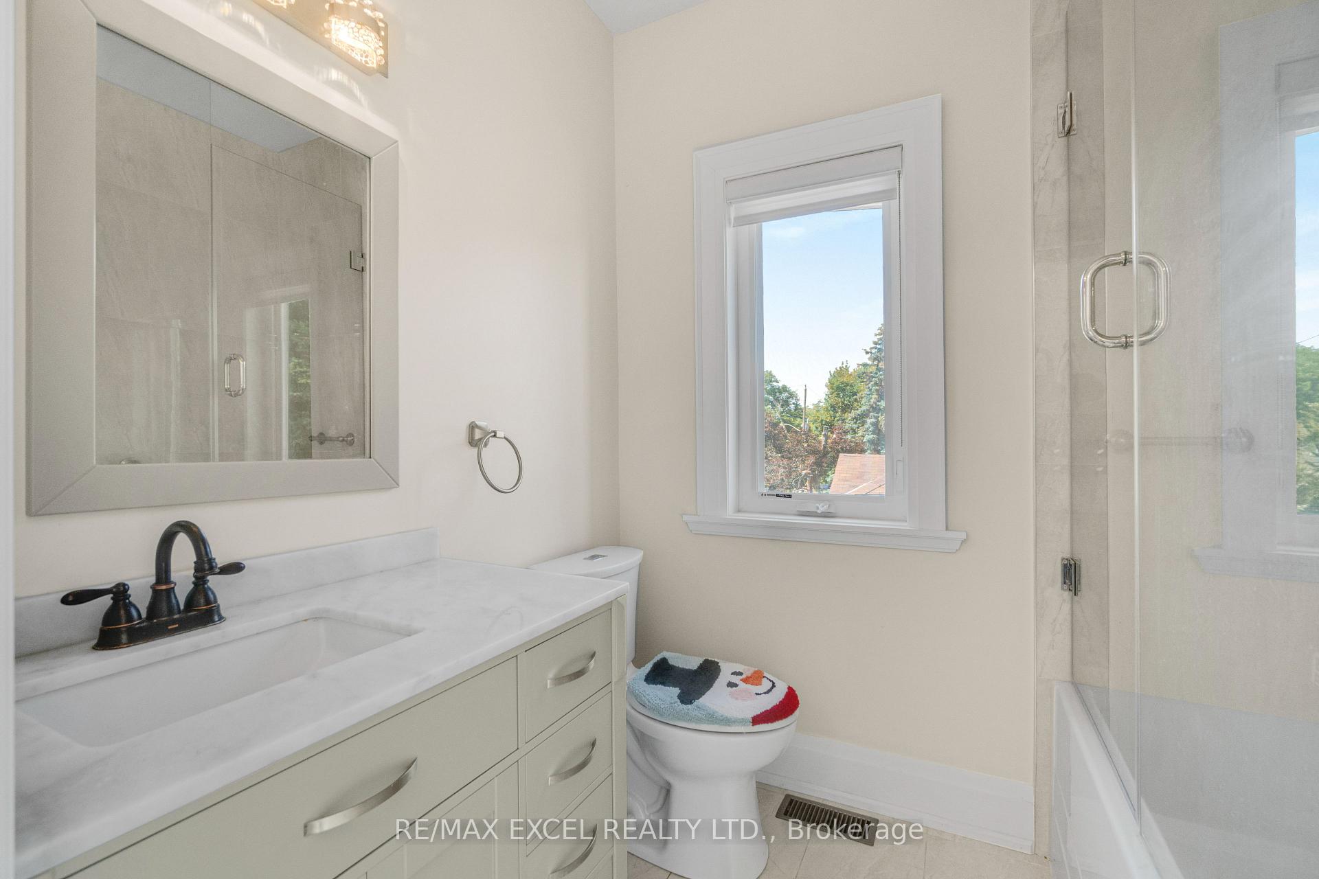 Photo 35 of 49 Kenton Drive, North York, Newtonbrook West — HOMEH