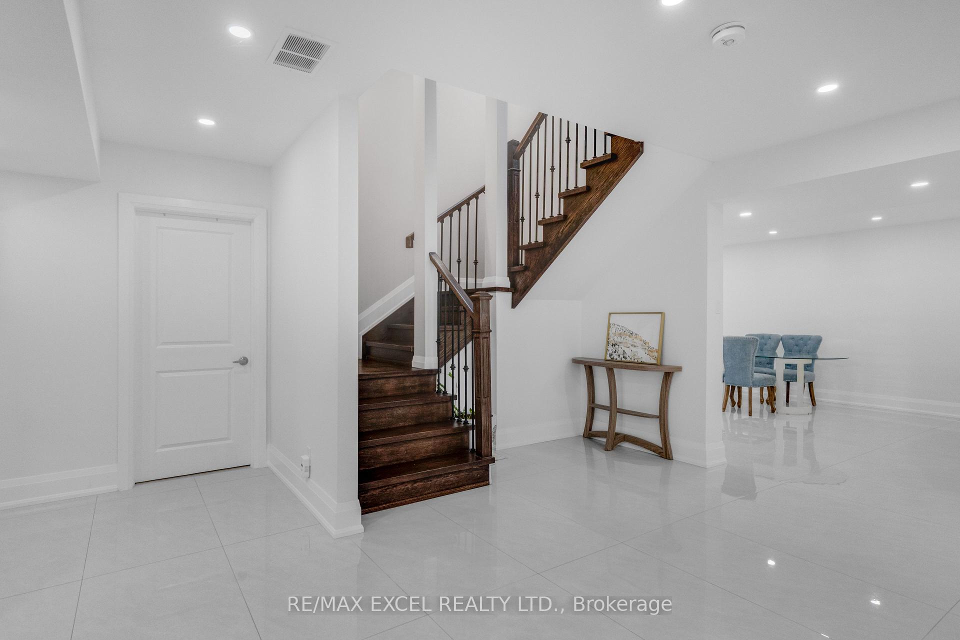 Photo 36 of 49 Kenton Drive, North York, Newtonbrook West — HOMEH