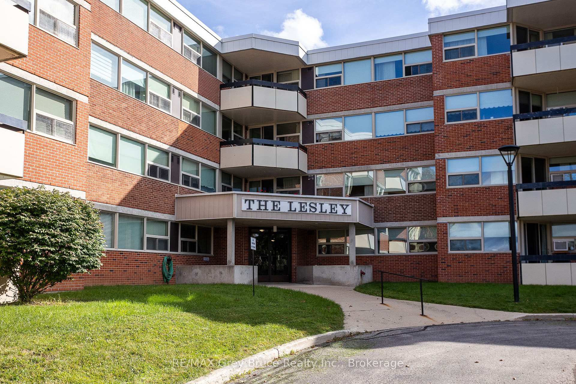 Photo of Unit 401, 860 9 Street E