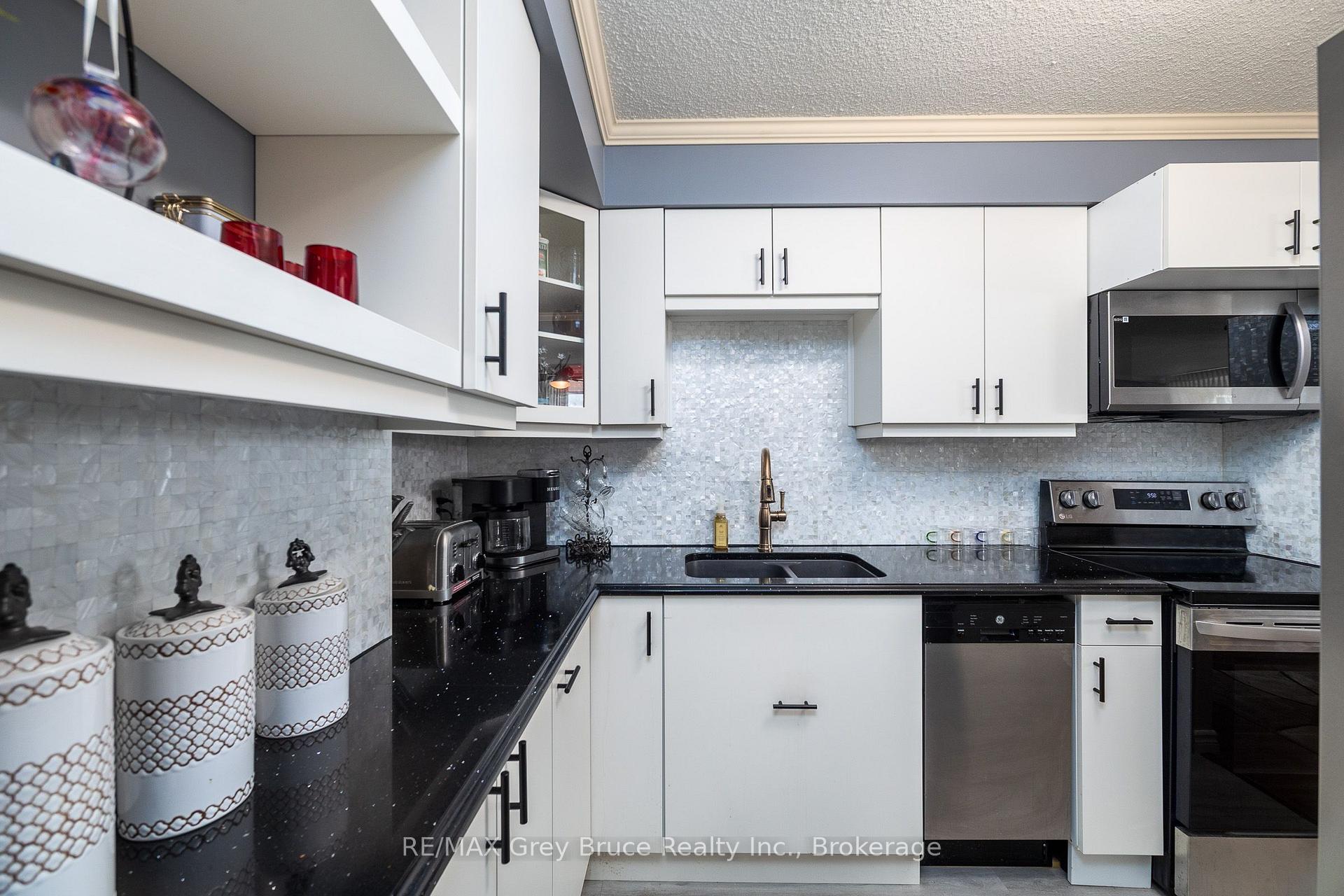 Photo 12 of Unit 401, 860 9 Street E, Owen Sound — HOMEH