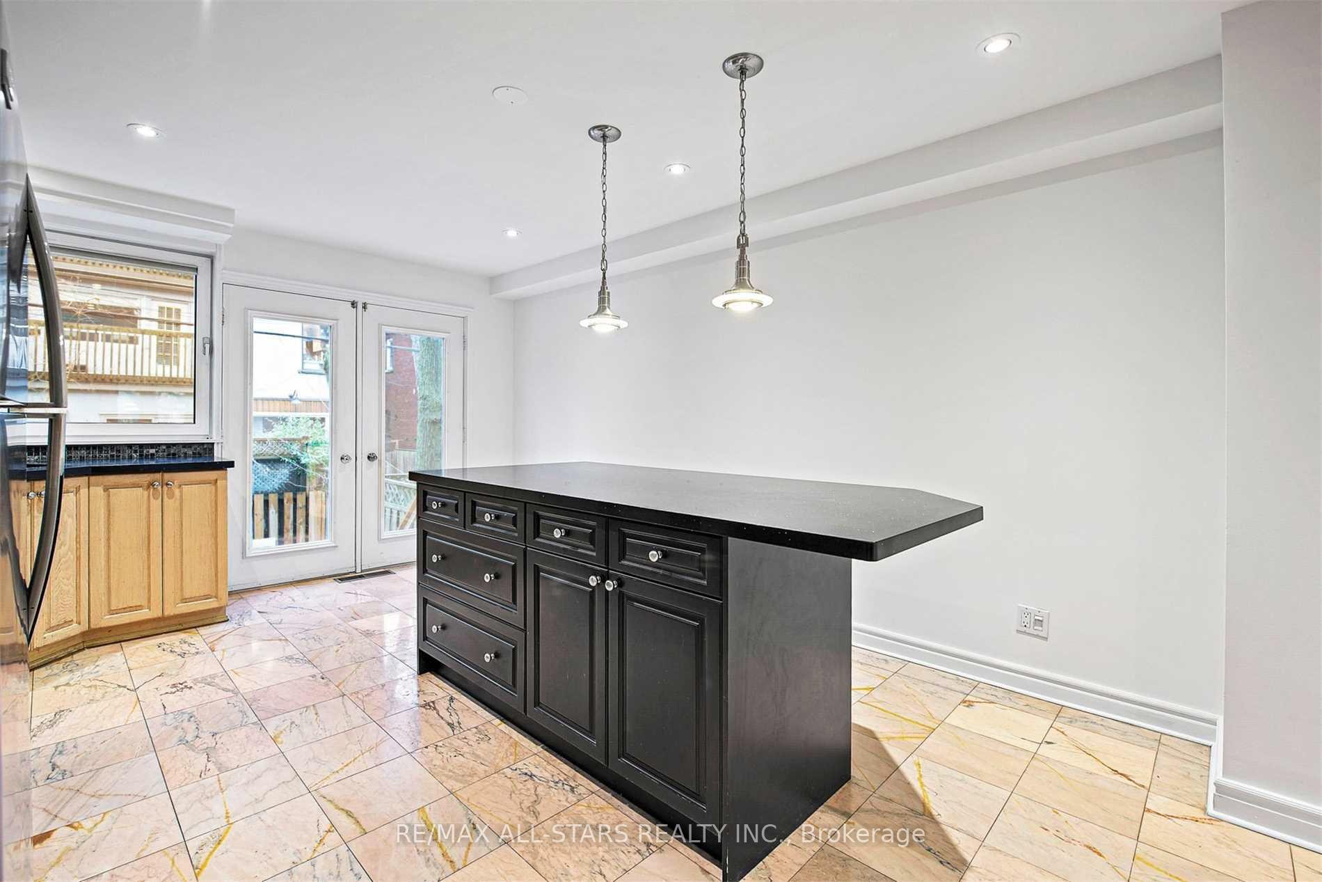 Photo 3 of 110 Belmont Street, Toronto, The Annex — HOMEH