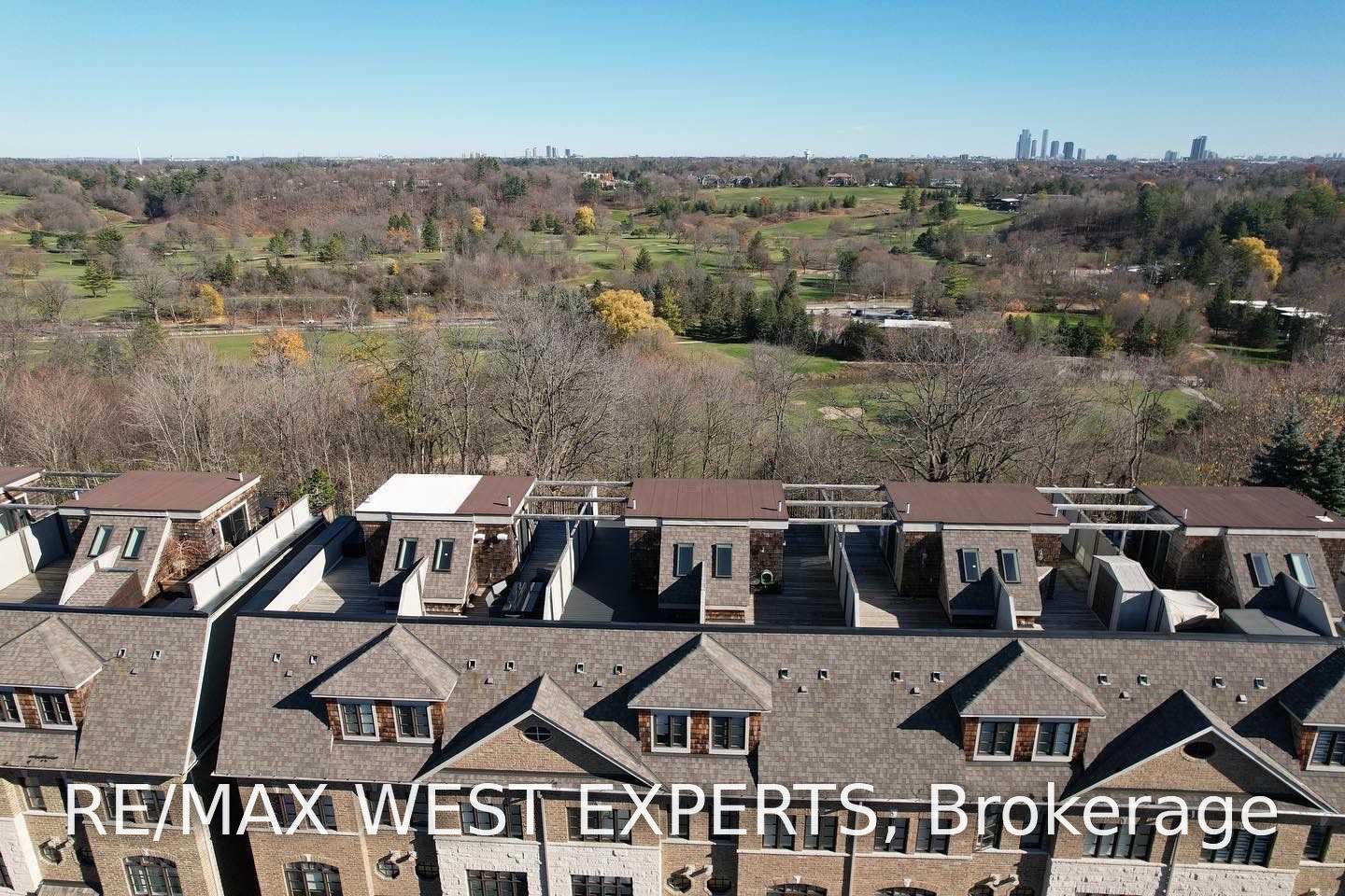 Photo 2 of 51 Powseland Crescent, Vaughan, West Woodbridge — HOMEH
