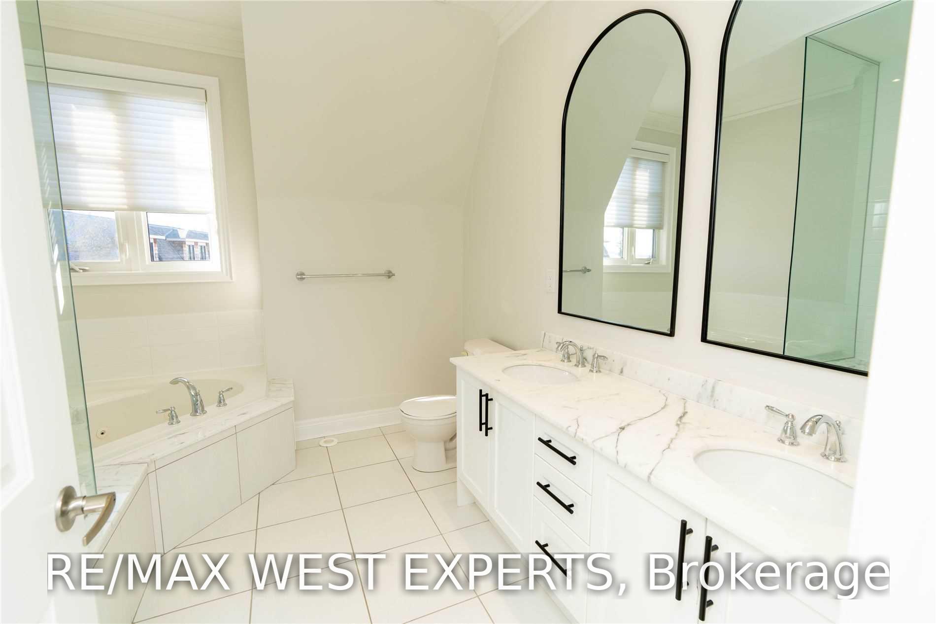 Photo 18 of 51 Powseland Crescent, Vaughan, West Woodbridge — HOMEH