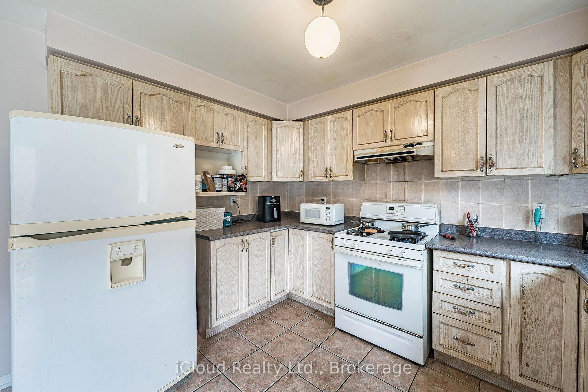 Photo 23 of 181 Lockwood Road, Brampton, Fletcher's West — HOMEH