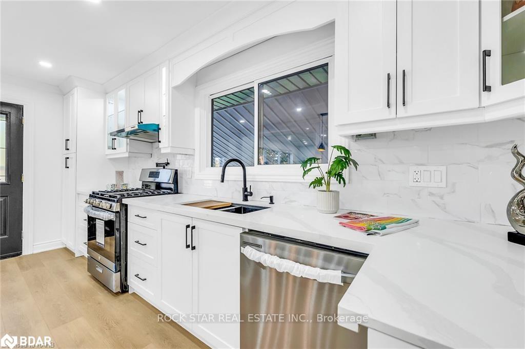 Photo 6 of Unit Upper, 170 Terrace Drive, Hamilton, Balfour — HOMEH