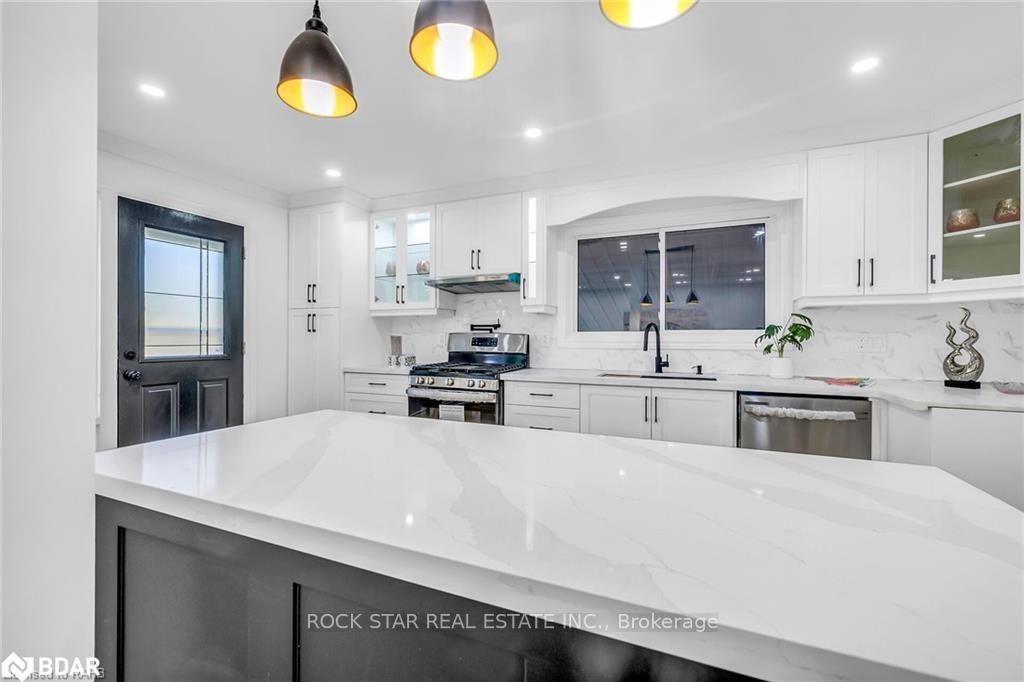 Photo 7 of Unit Upper, 170 Terrace Drive, Hamilton, Balfour — HOMEH