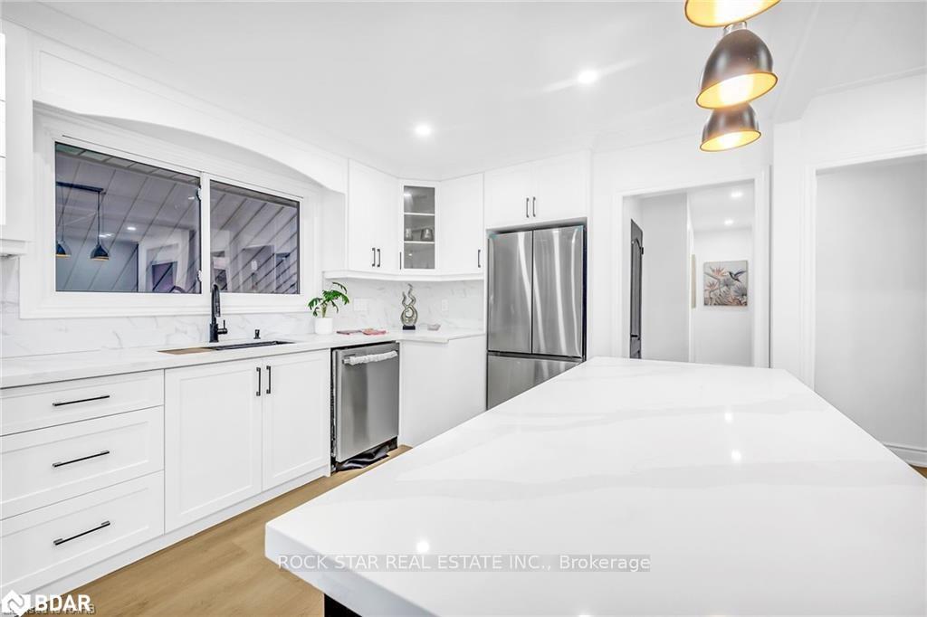 Photo 8 of Unit Upper, 170 Terrace Drive, Hamilton, Balfour — HOMEH