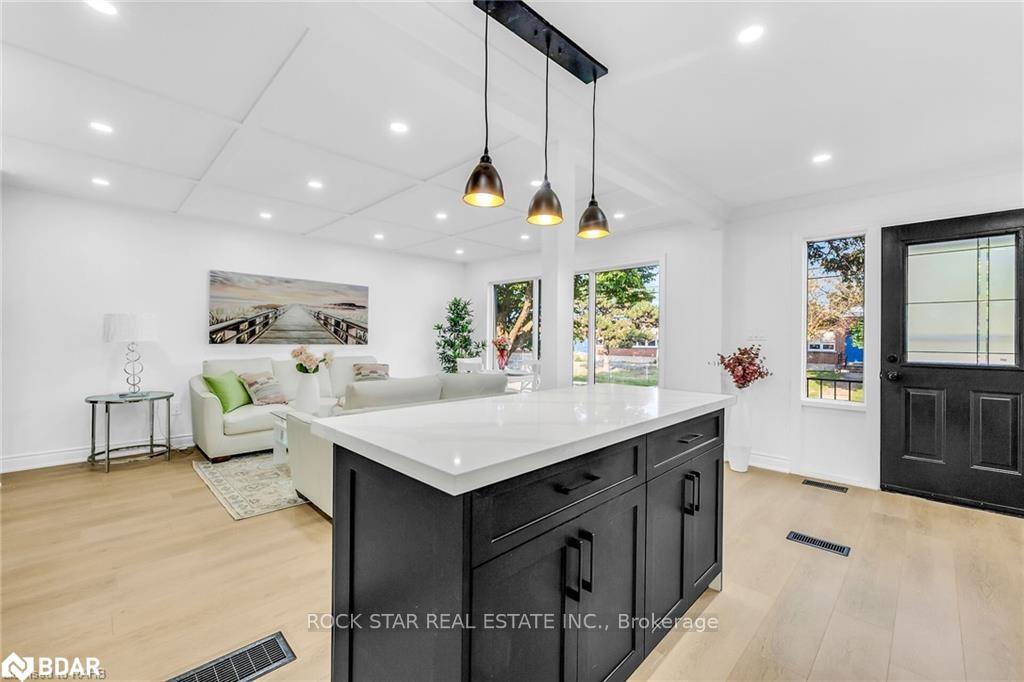 Photo 9 of Unit Upper, 170 Terrace Drive, Hamilton, Balfour — HOMEH